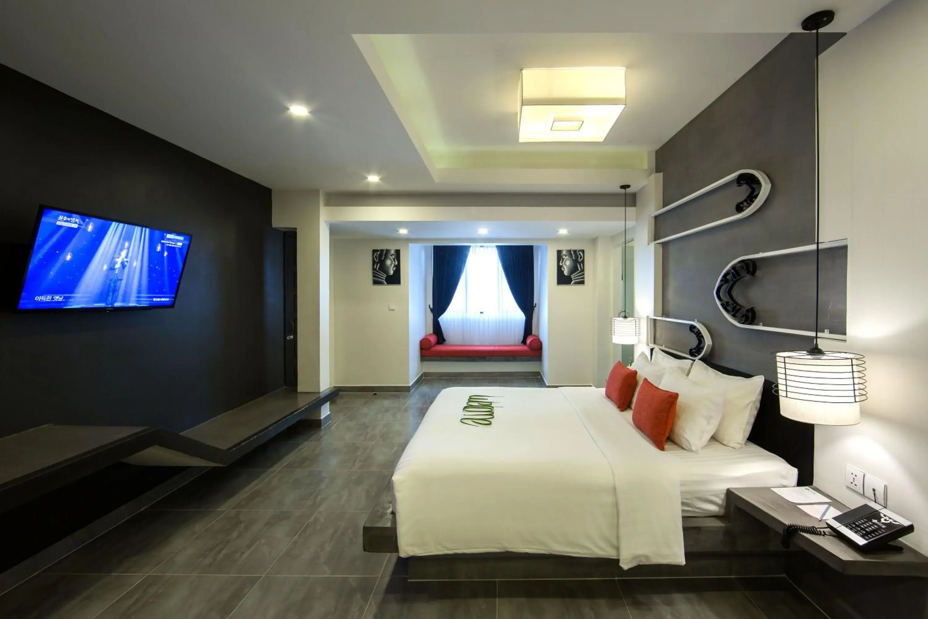 TV and multimedia, Bed in Central Suite Residence TV and multimedia, Bed in Central Suite Residence