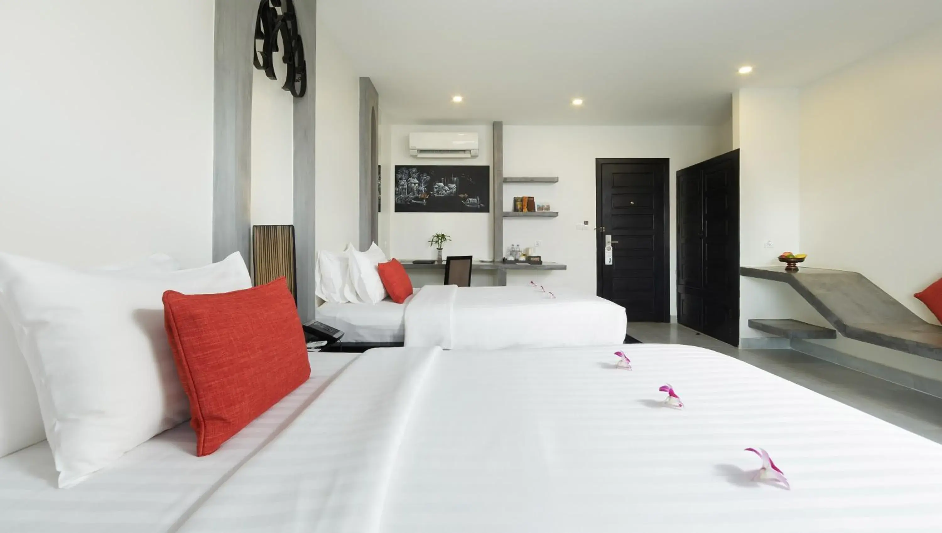 Coffee/tea facilities, Bed in Central Suite Residence Coffee/tea facilities, Bed in Central Suite Residence