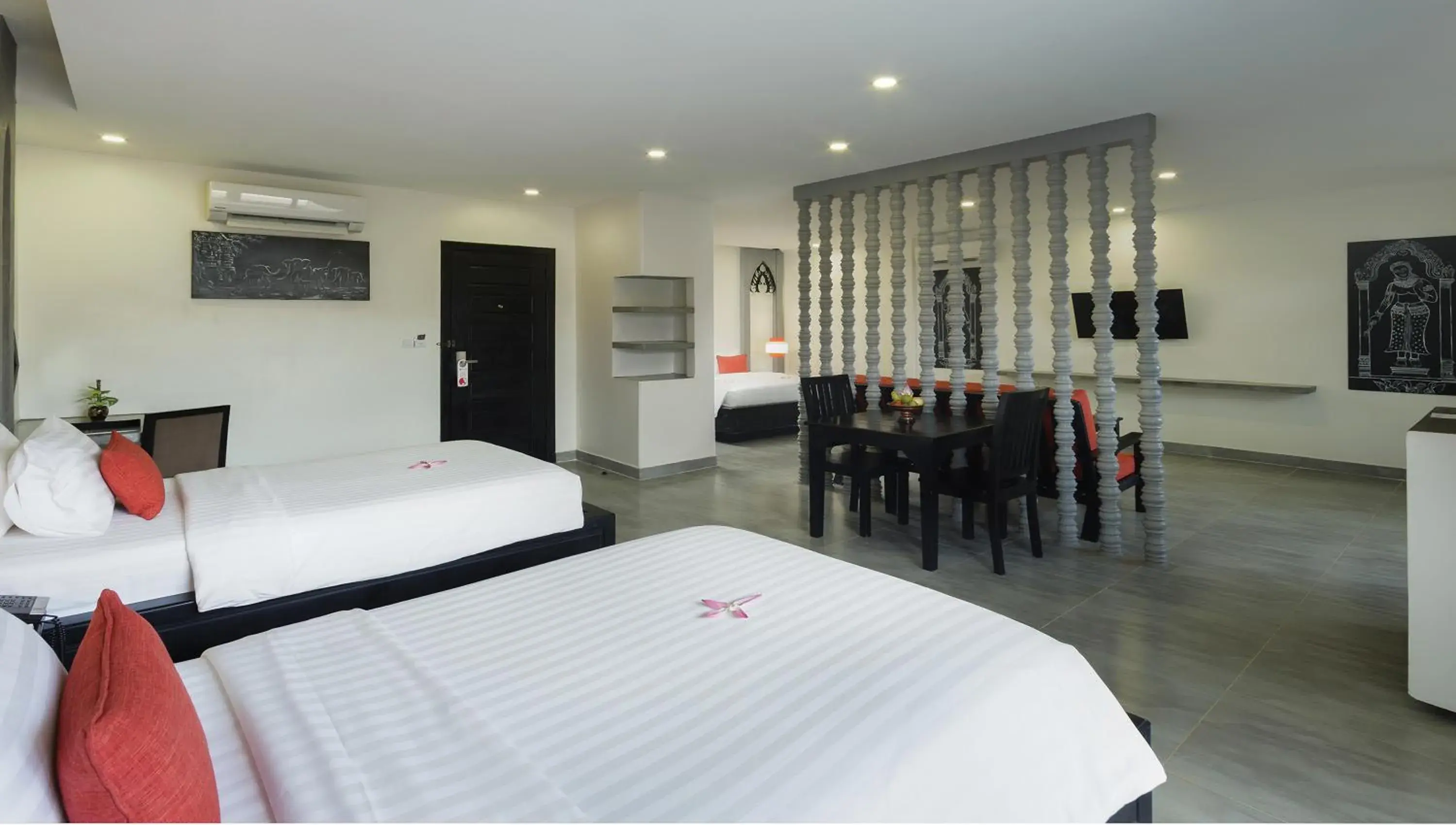 Shower, Bed in Central Suite Residence Shower, Bed in Central Suite Residence