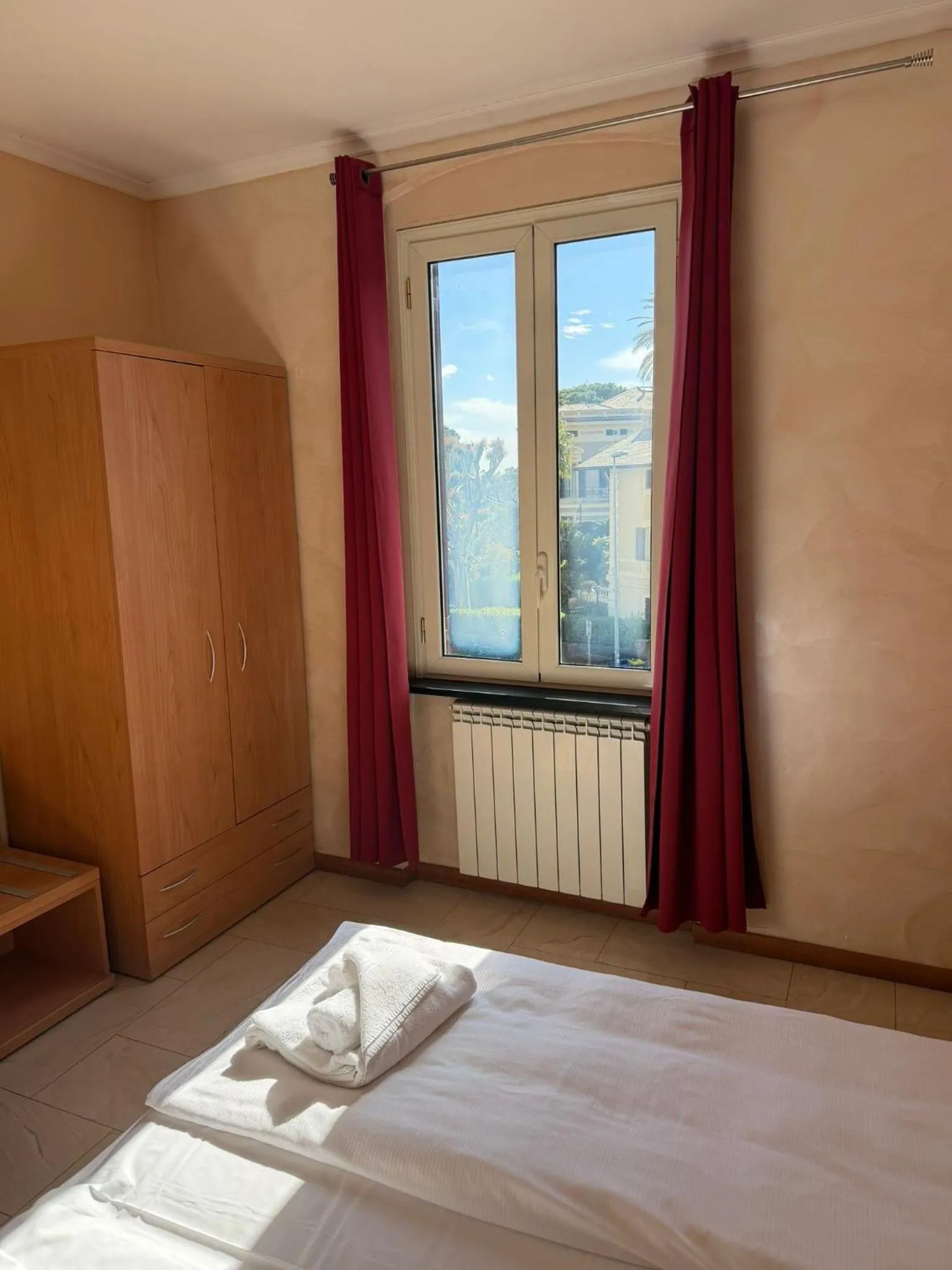 Budget Twin Room in Hotel Villa Flora