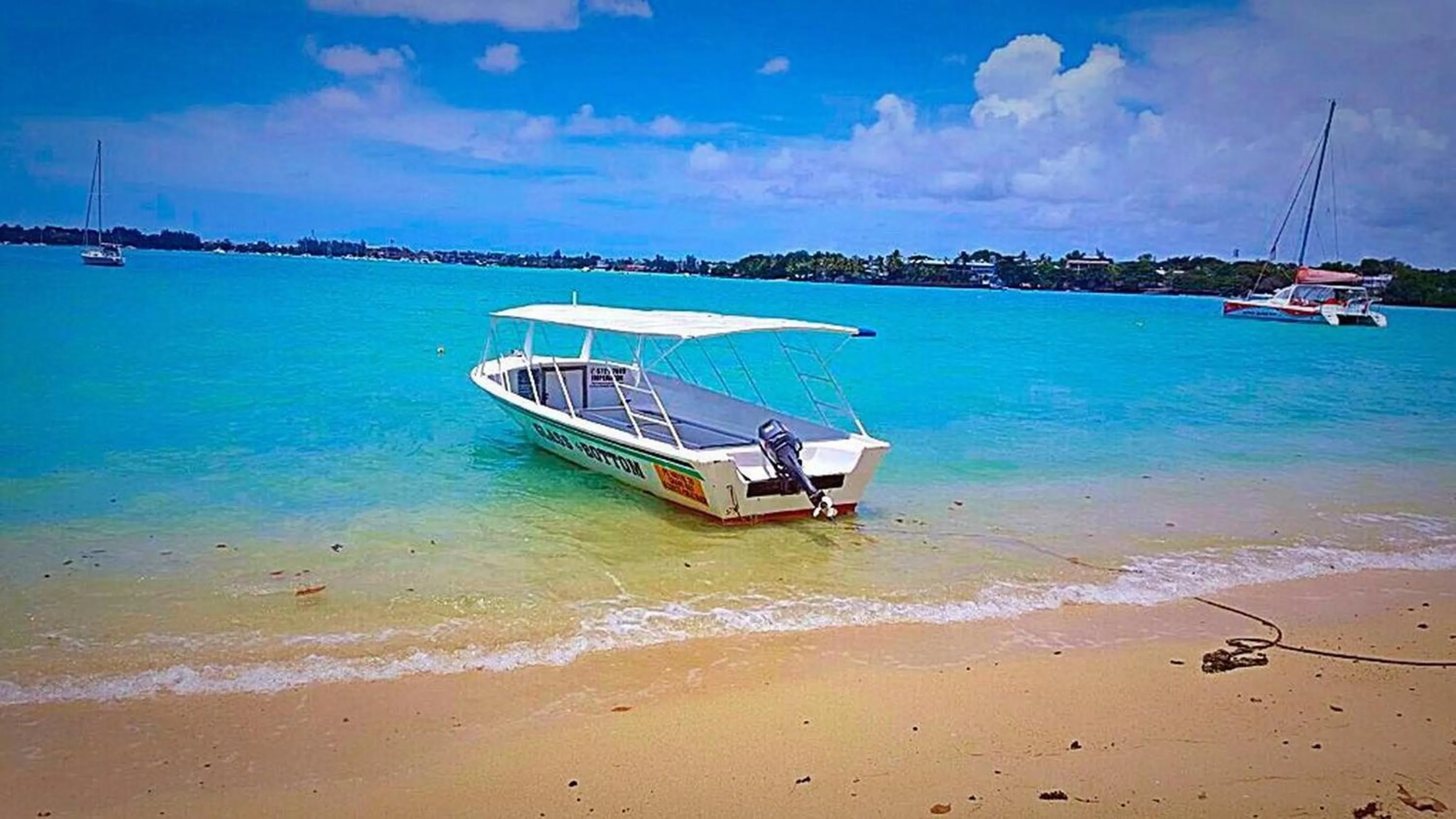 Beach in Ocean Villas Apart Hotel