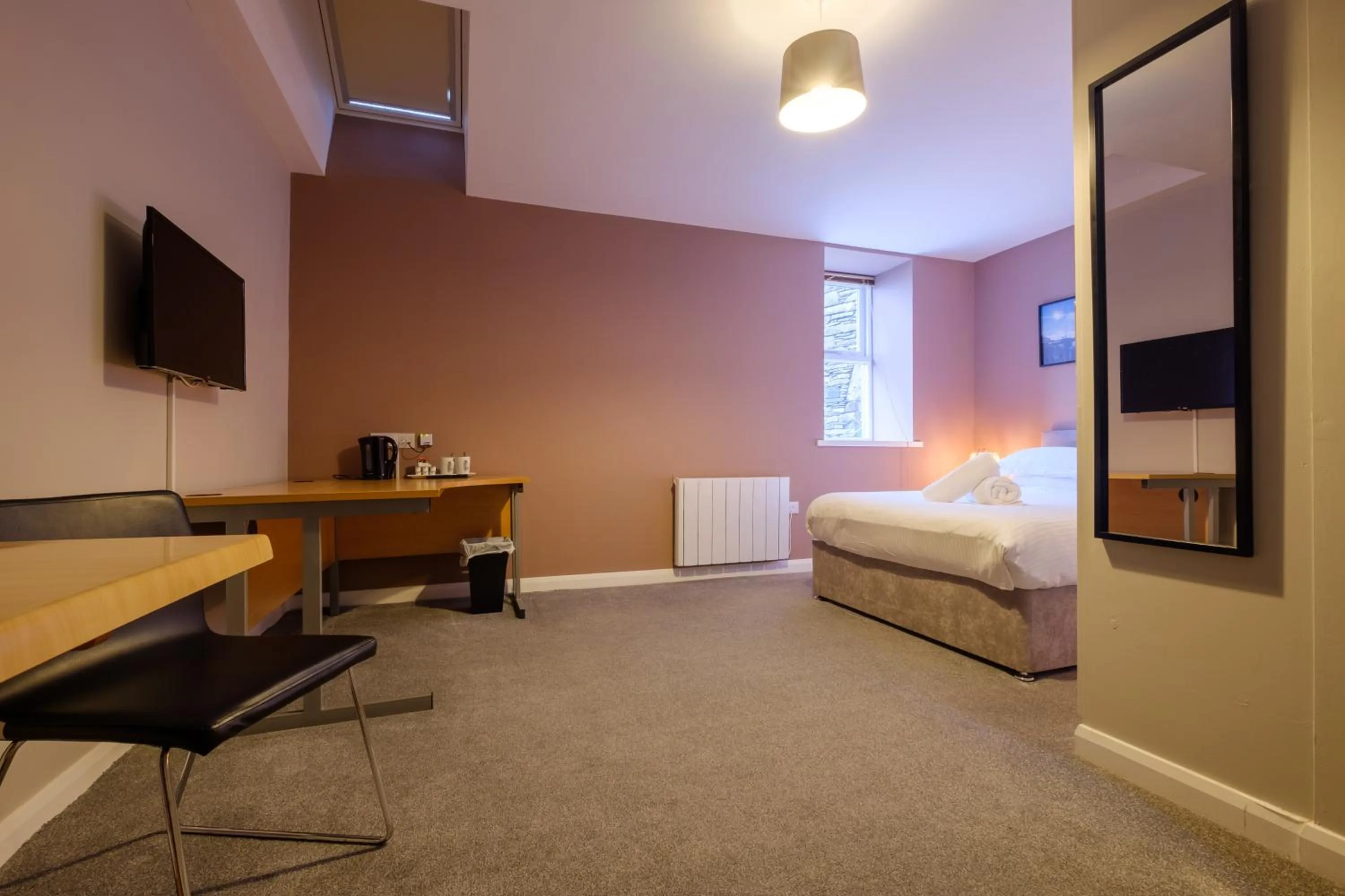 Seating area, Bed in Station Lodge - FREE off-site Health Club access with Pool, Sauna, Steam Room & Gym