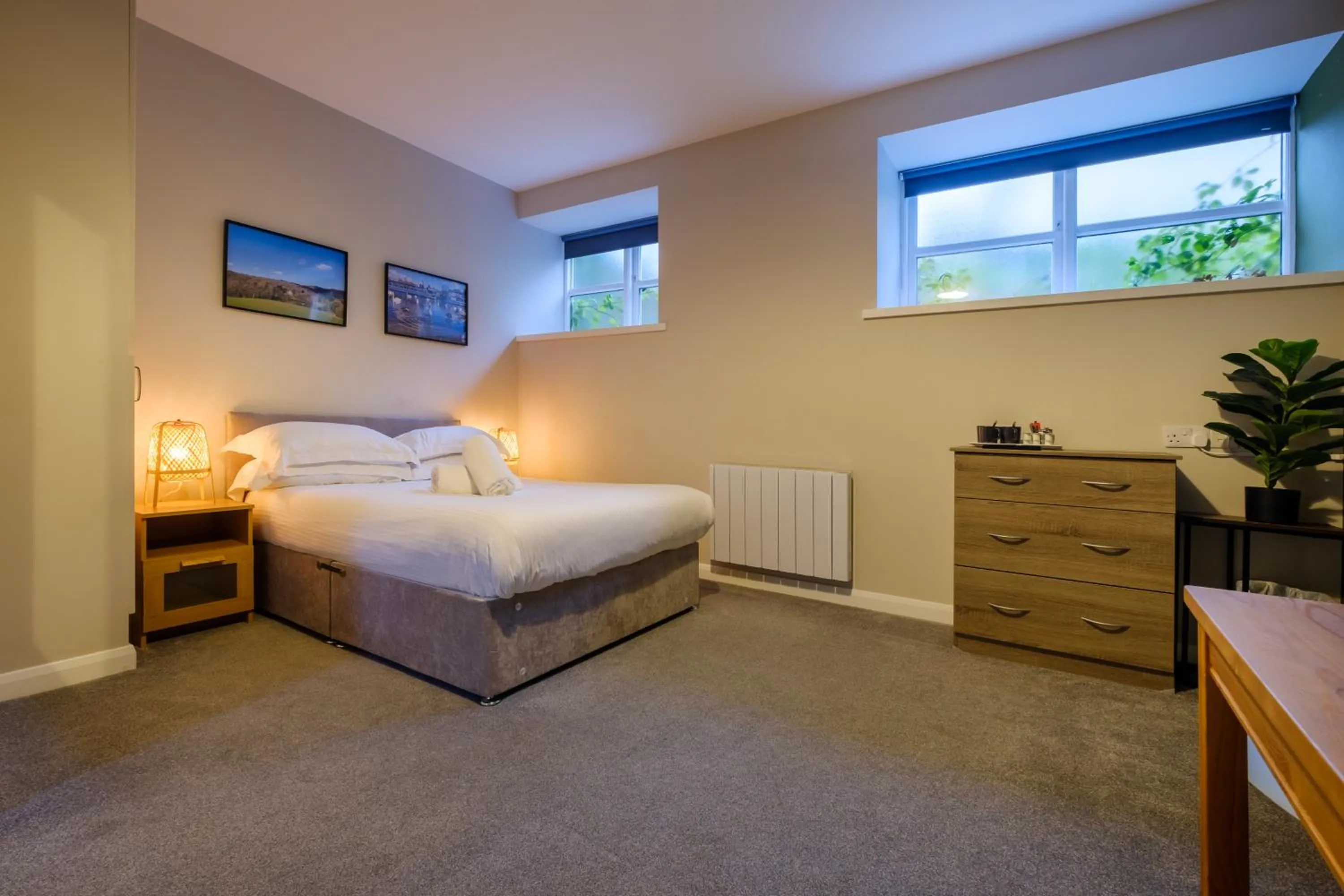 Bed in Station Lodge - FREE off-site Health Club access with Pool, Sauna, Steam Room & Gym