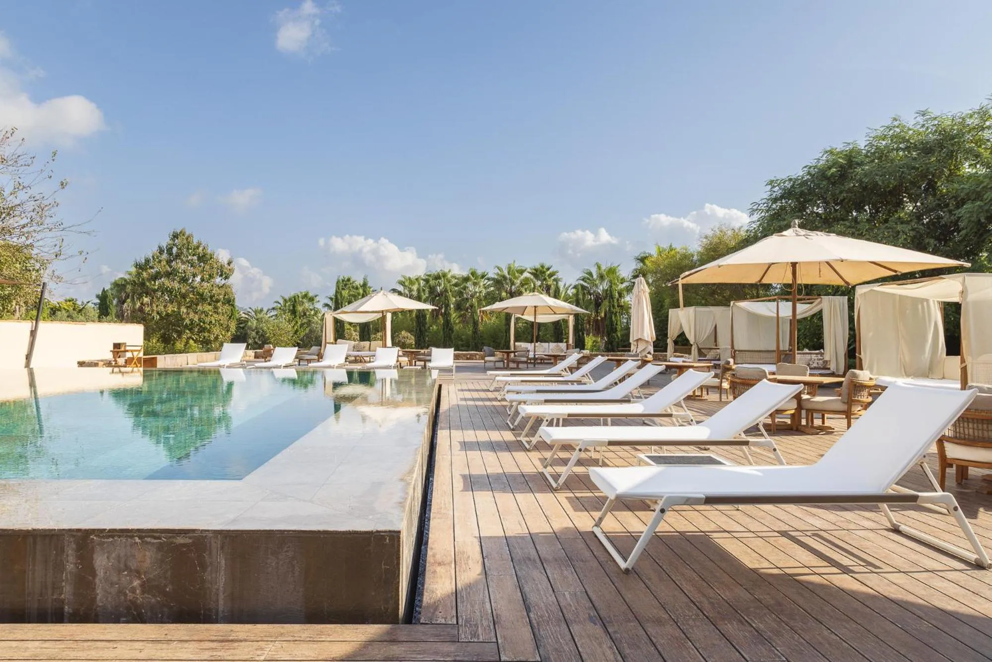 Swimming pool in Hotel Rural Xereca