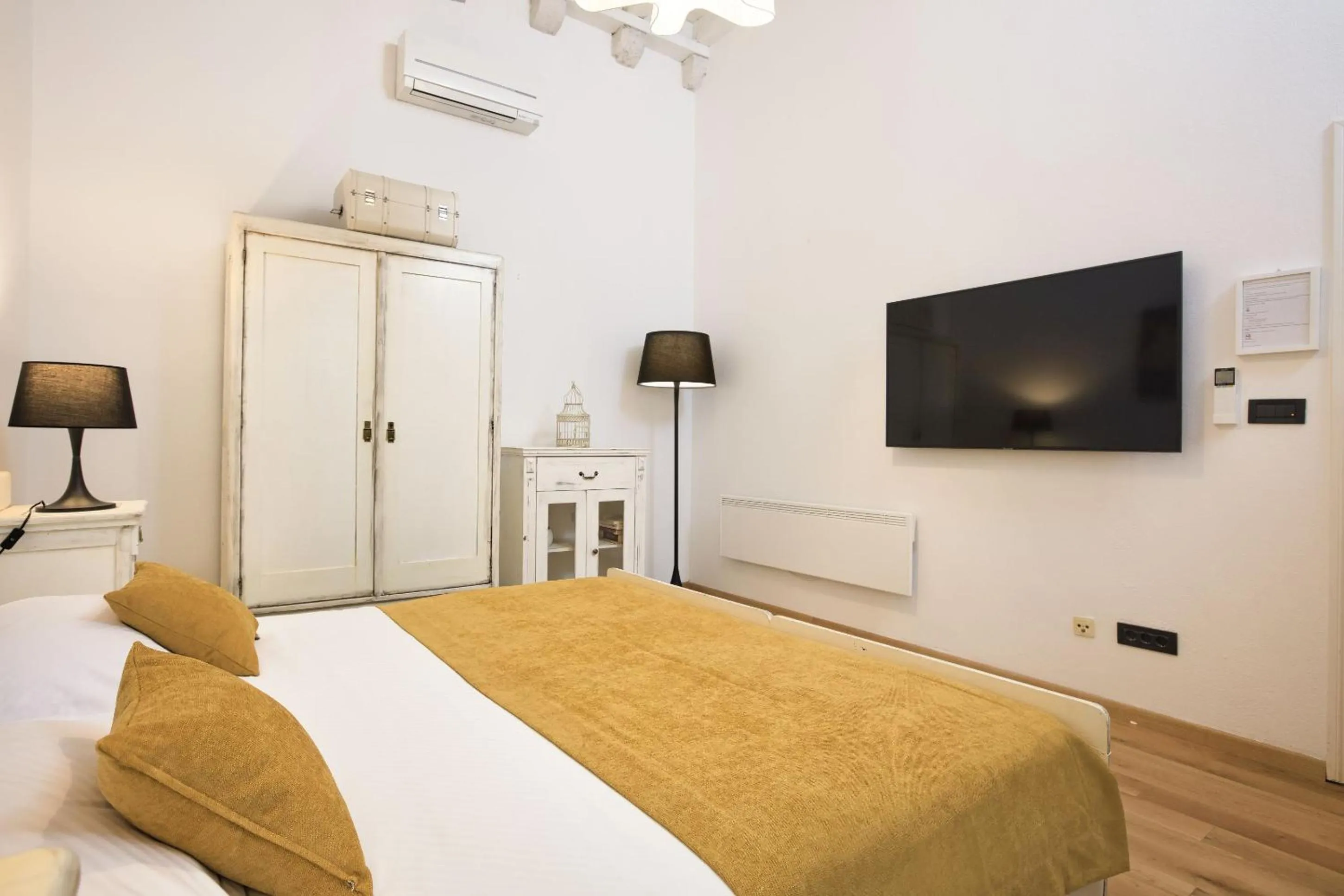 Bedroom, Bed in Palmotta Palace