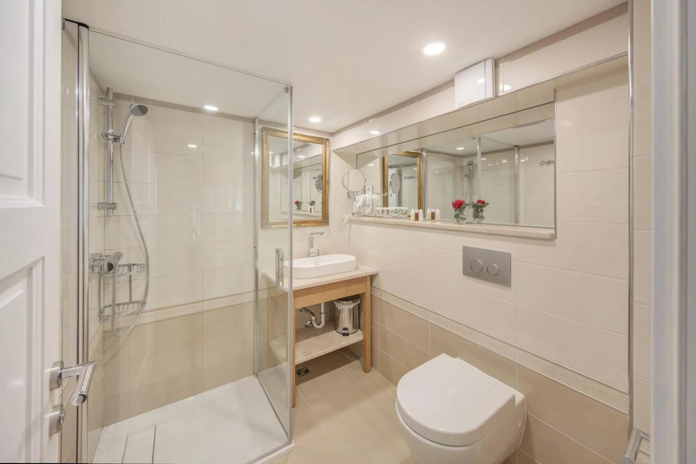 Bathroom in Palmotta Palace