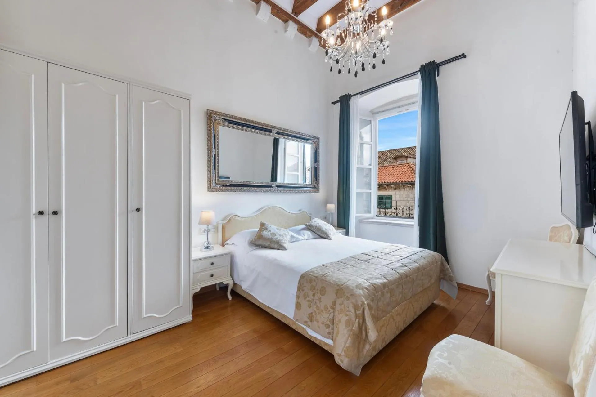 Bedroom, Bed in Palmotta Palace