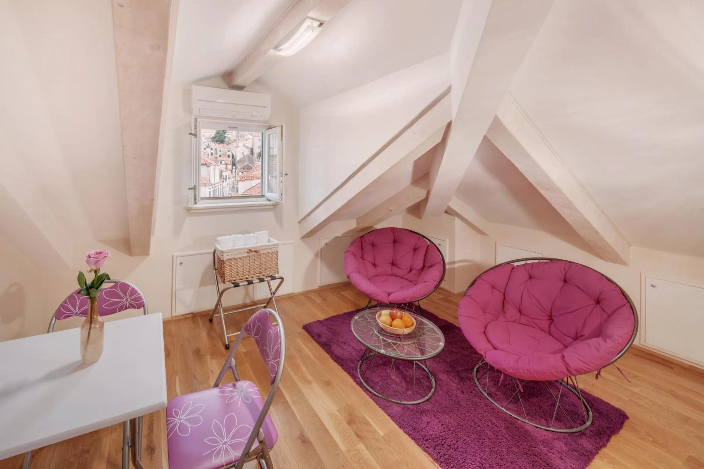 Seating area in Apartments More