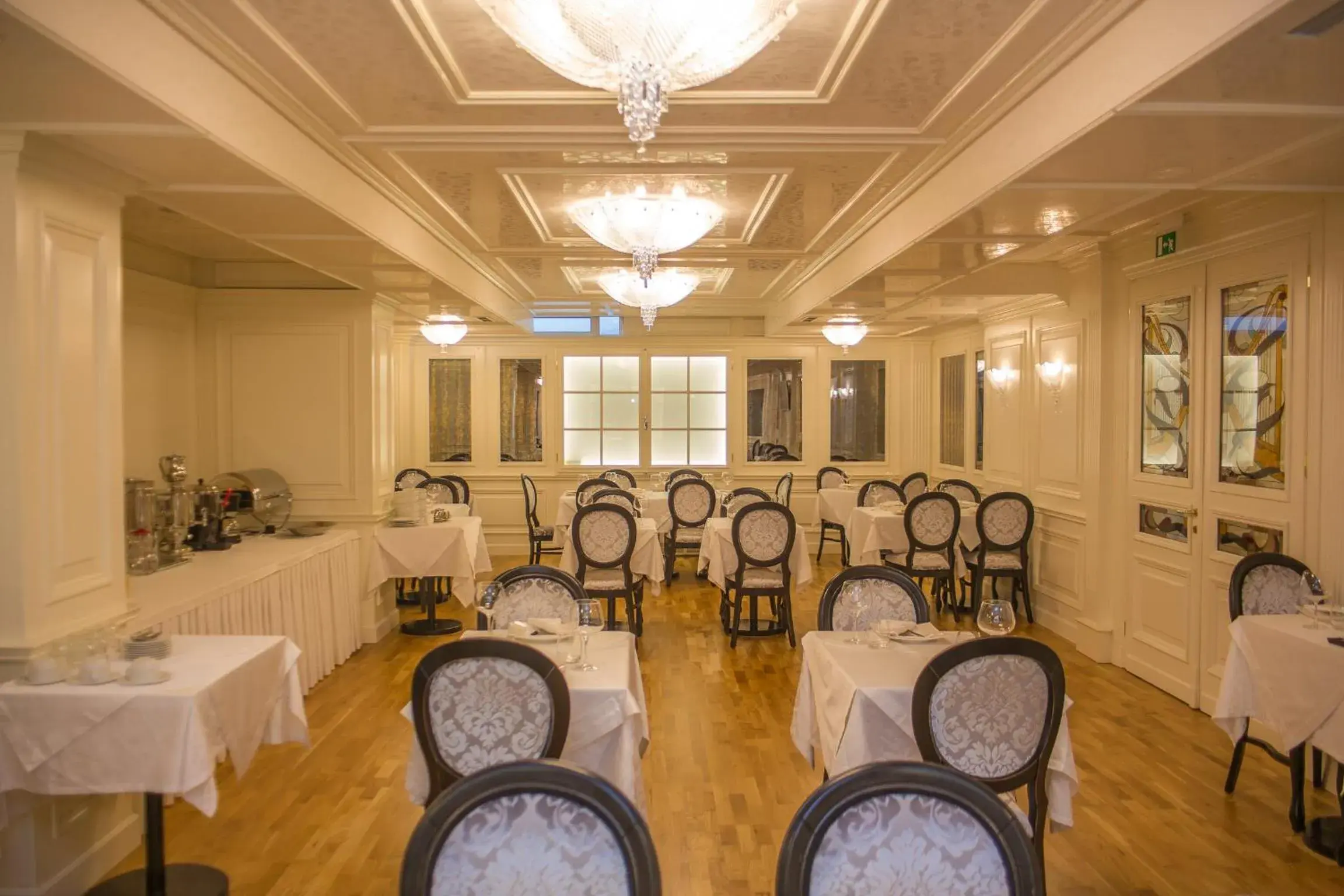 Restaurant/places to eat in Hotel Opera Restaurant/places to eat in Hotel Opera