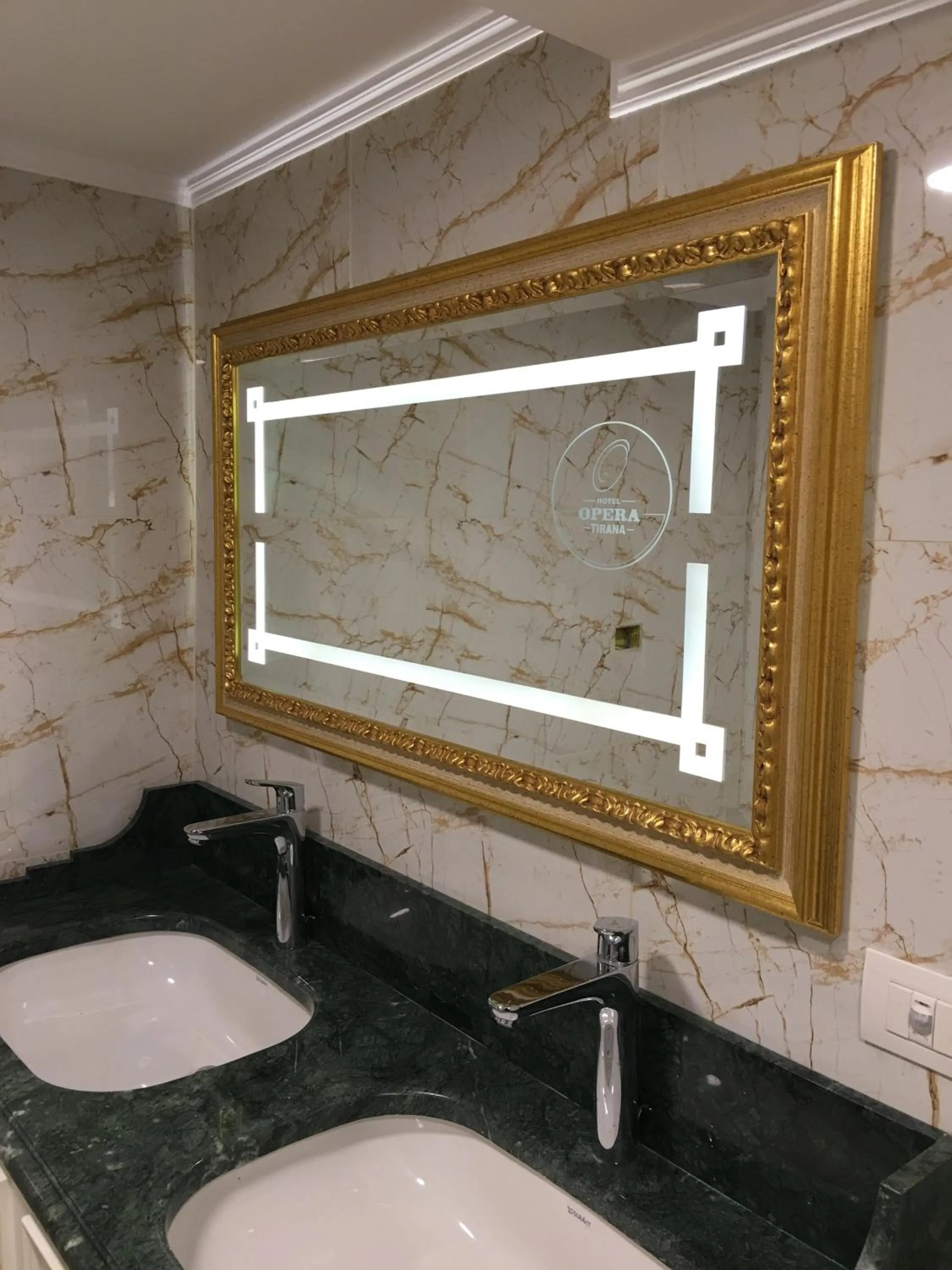 Bathroom in Hotel Opera