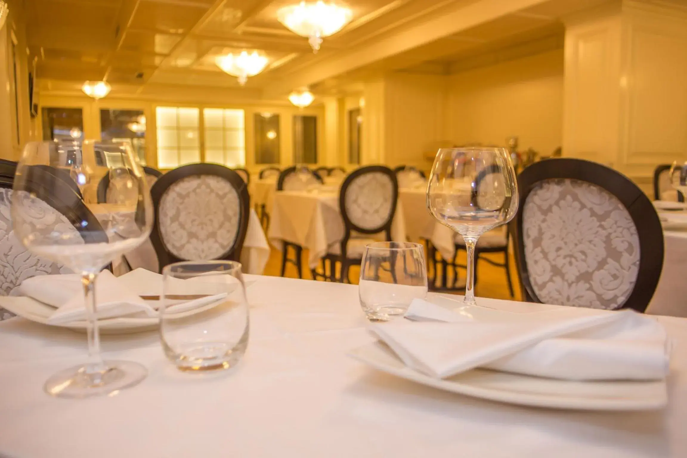 Restaurant/places to eat in Hotel Opera Restaurant/places to eat in Hotel Opera