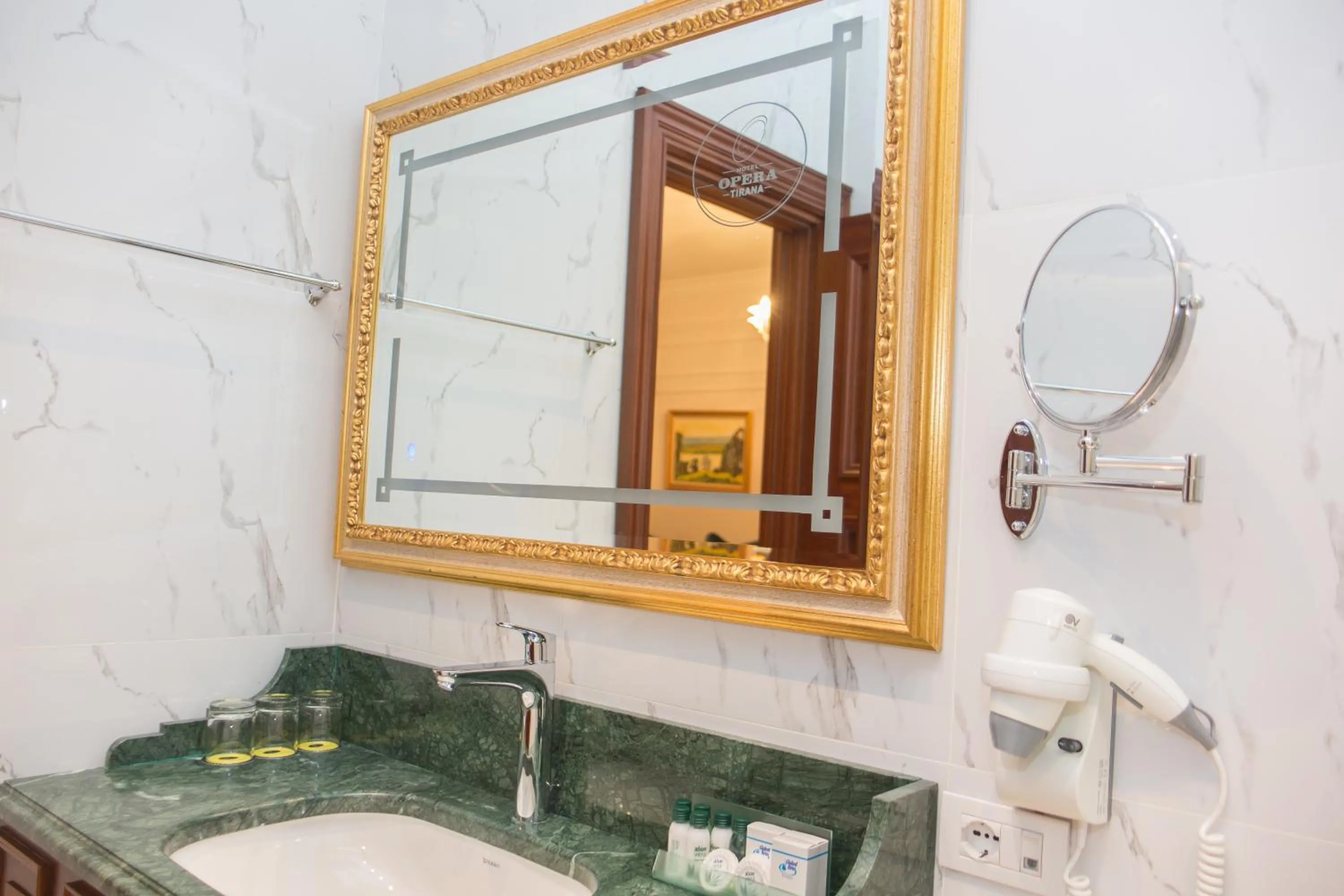 Bathroom in Hotel Opera