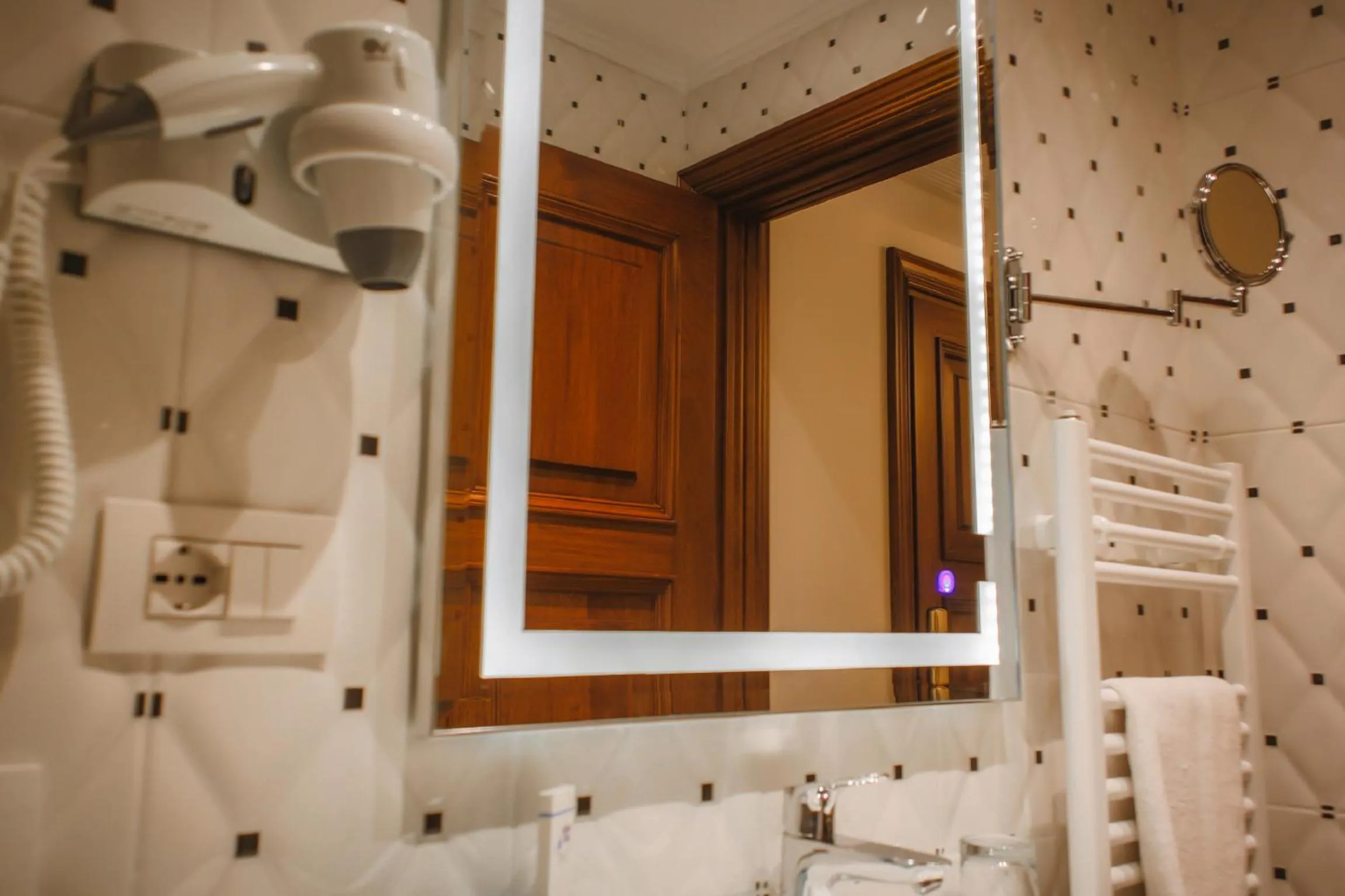 Toilet in Hotel Opera