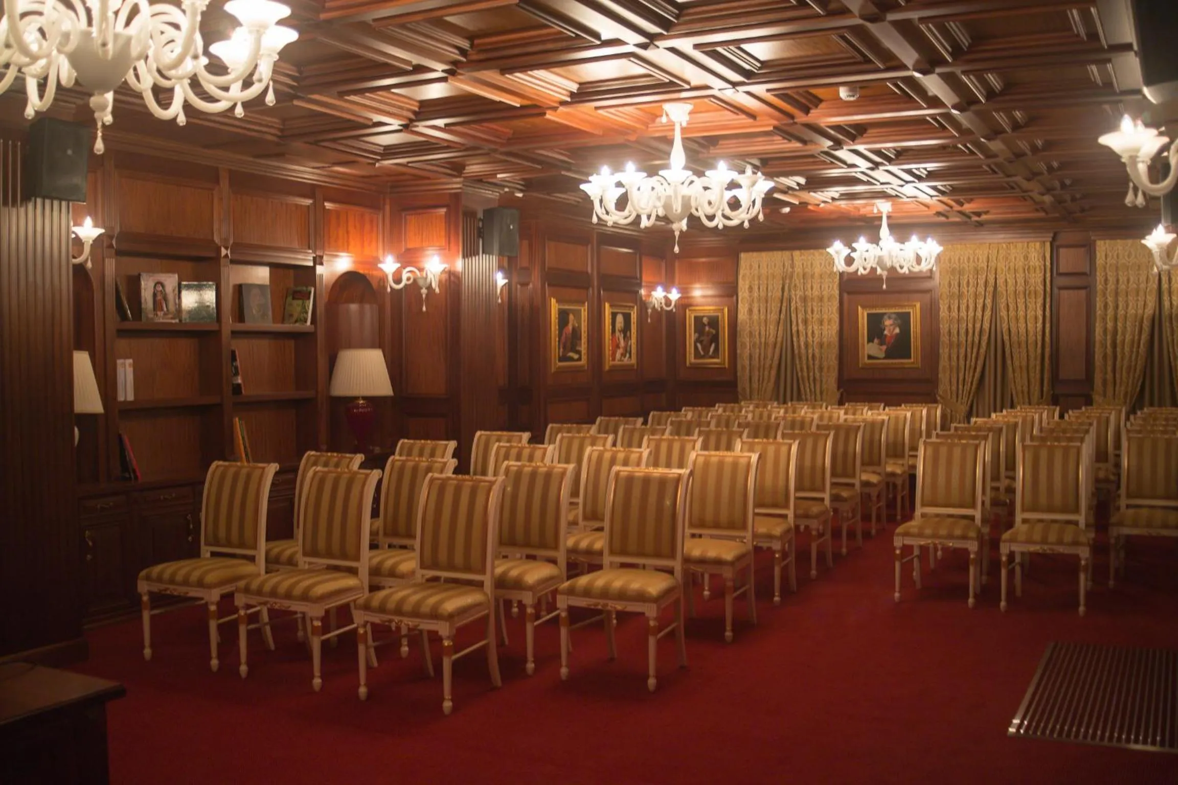 Area and facilities in Hotel Opera