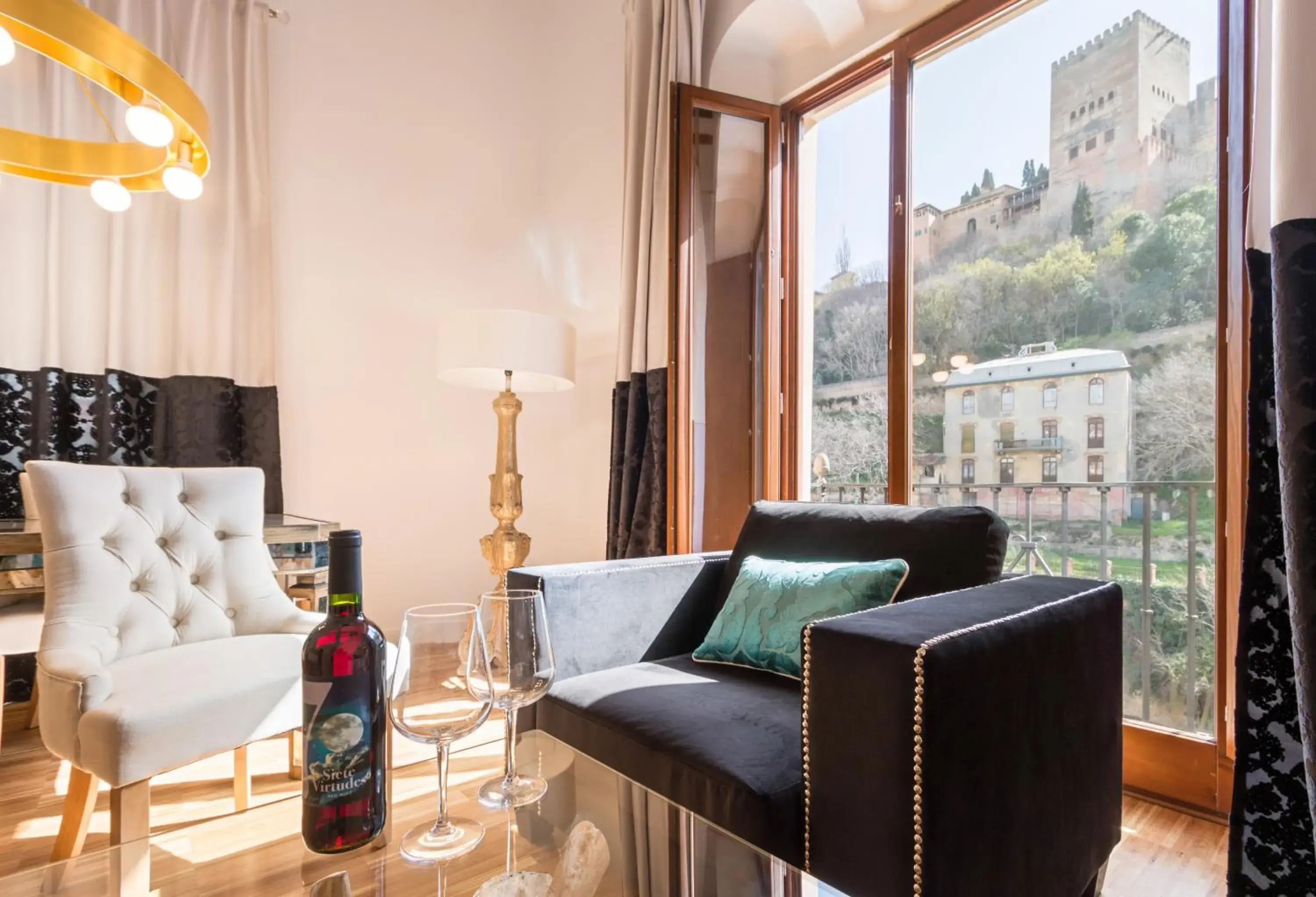 Superior One-Bedroom Apartment with Alhambra view in BiBo Suites Oro del Darro Superior One-Bedroom Apartment with Alhambra view in BiBo Suites Oro del Darro