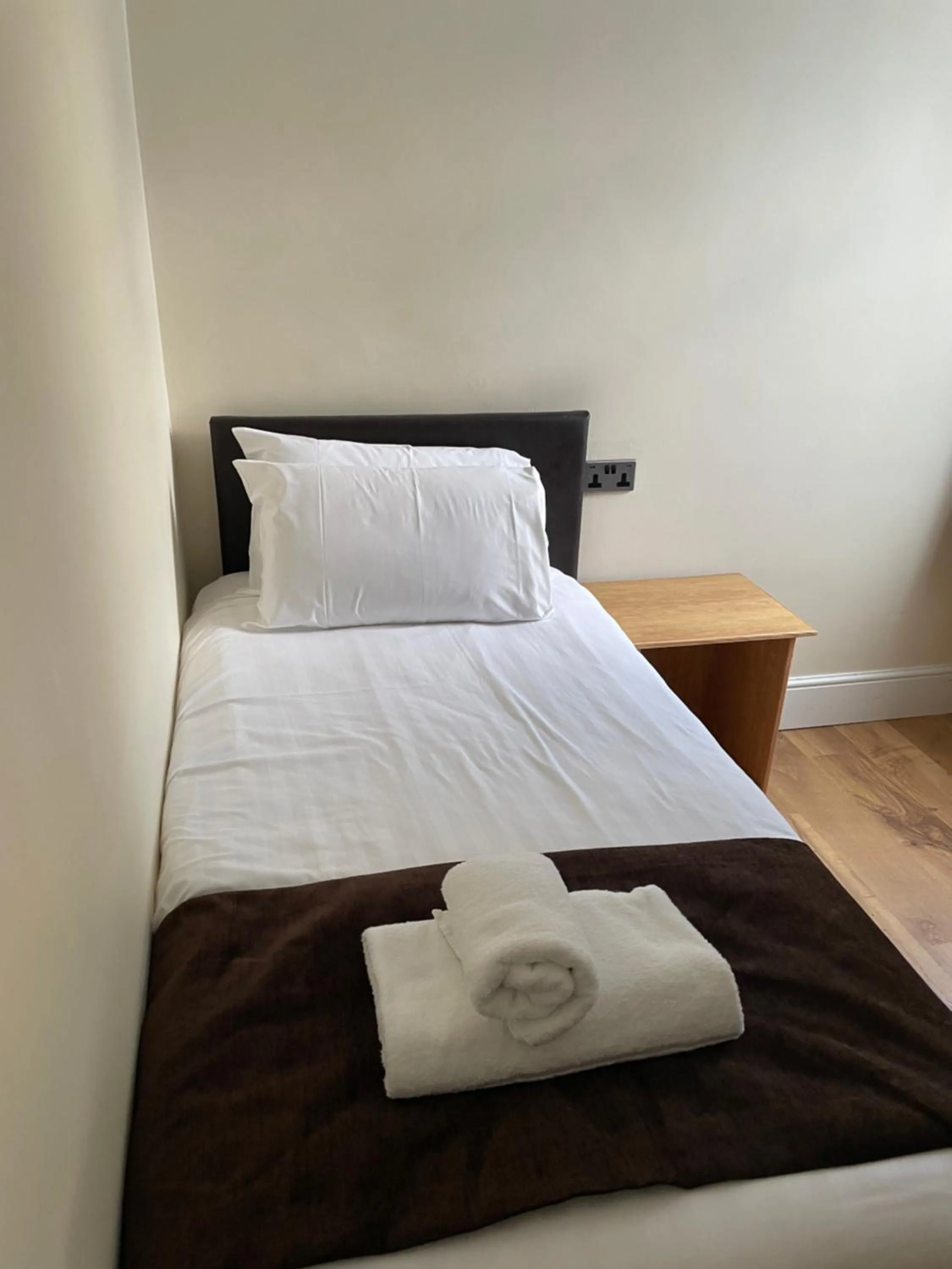 Bedroom, Bed in Headlands Hotel