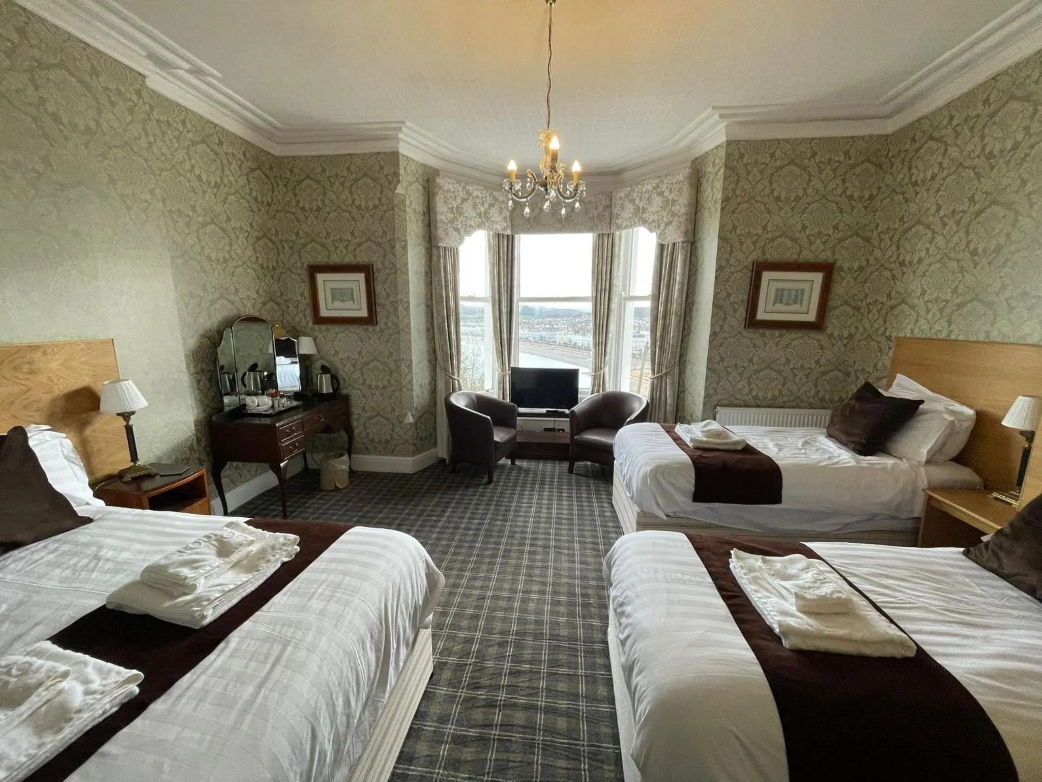 Bedroom, Bed in Headlands Hotel