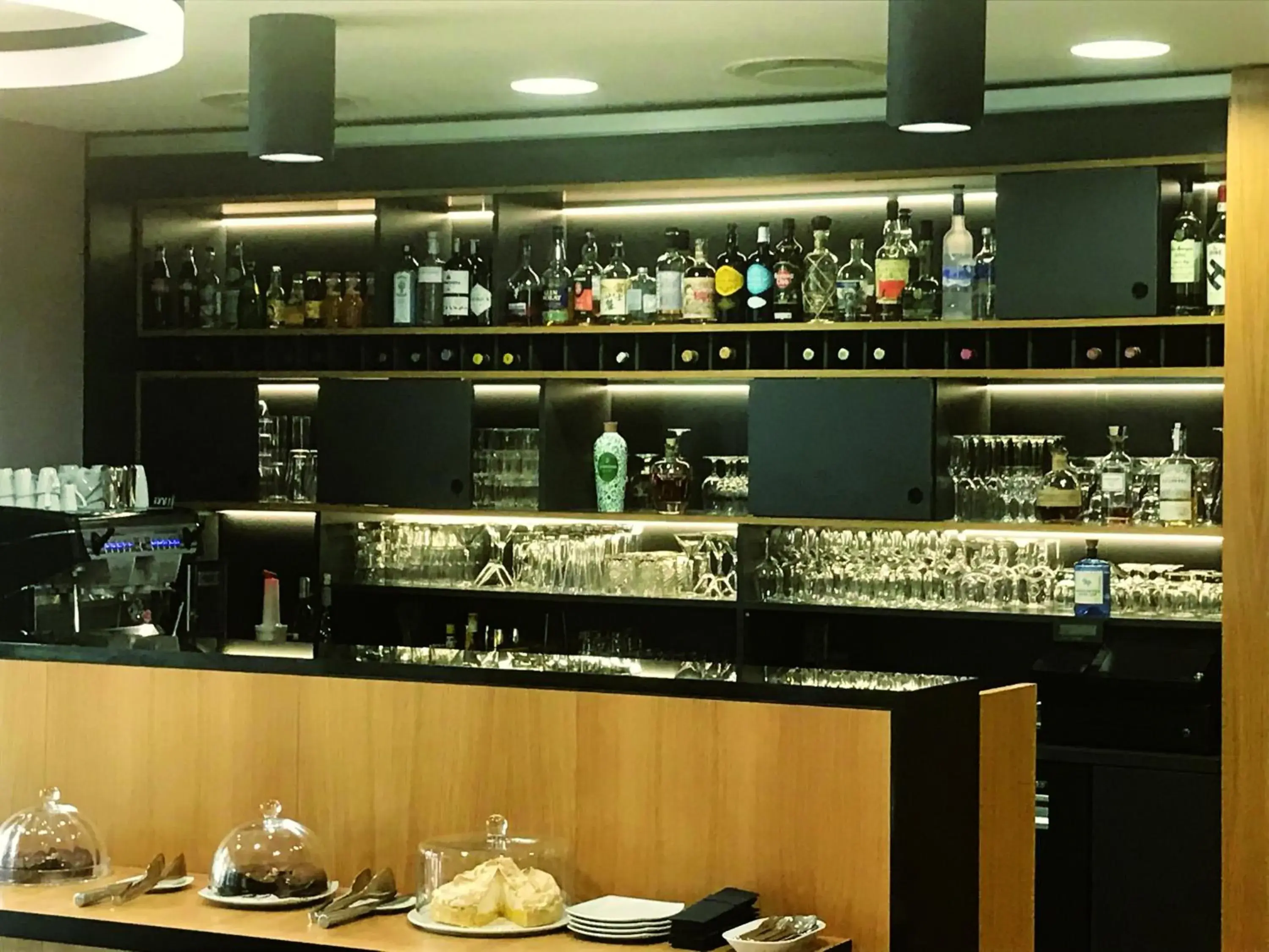 Lounge or bar in Best Western Plus Hotel Divona Cahors Lounge or bar in Best Western Plus Hotel Divona Cahors
