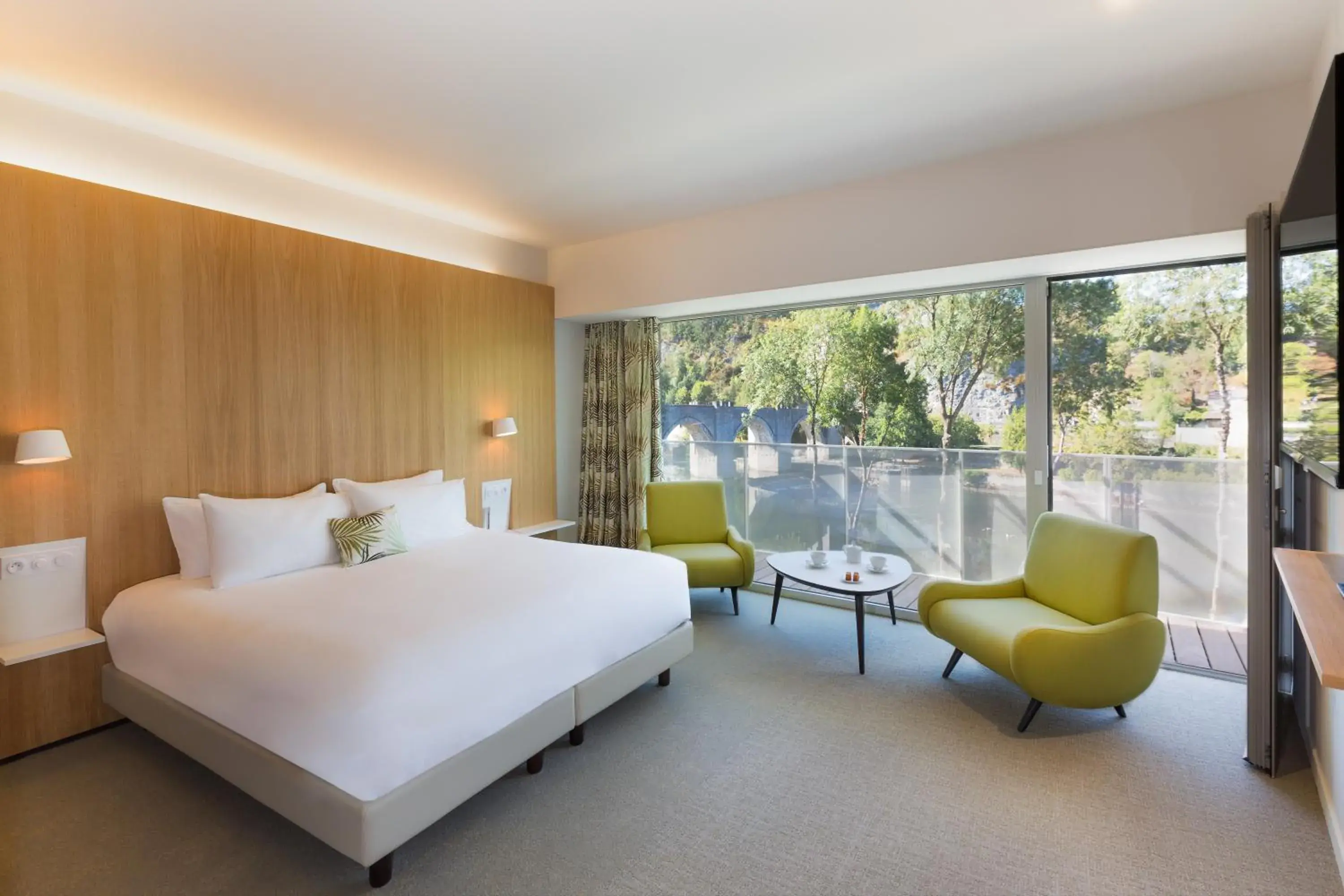 Day, Bed in Best Western Plus Hotel Divona Cahors Day, Bed in Best Western Plus Hotel Divona Cahors