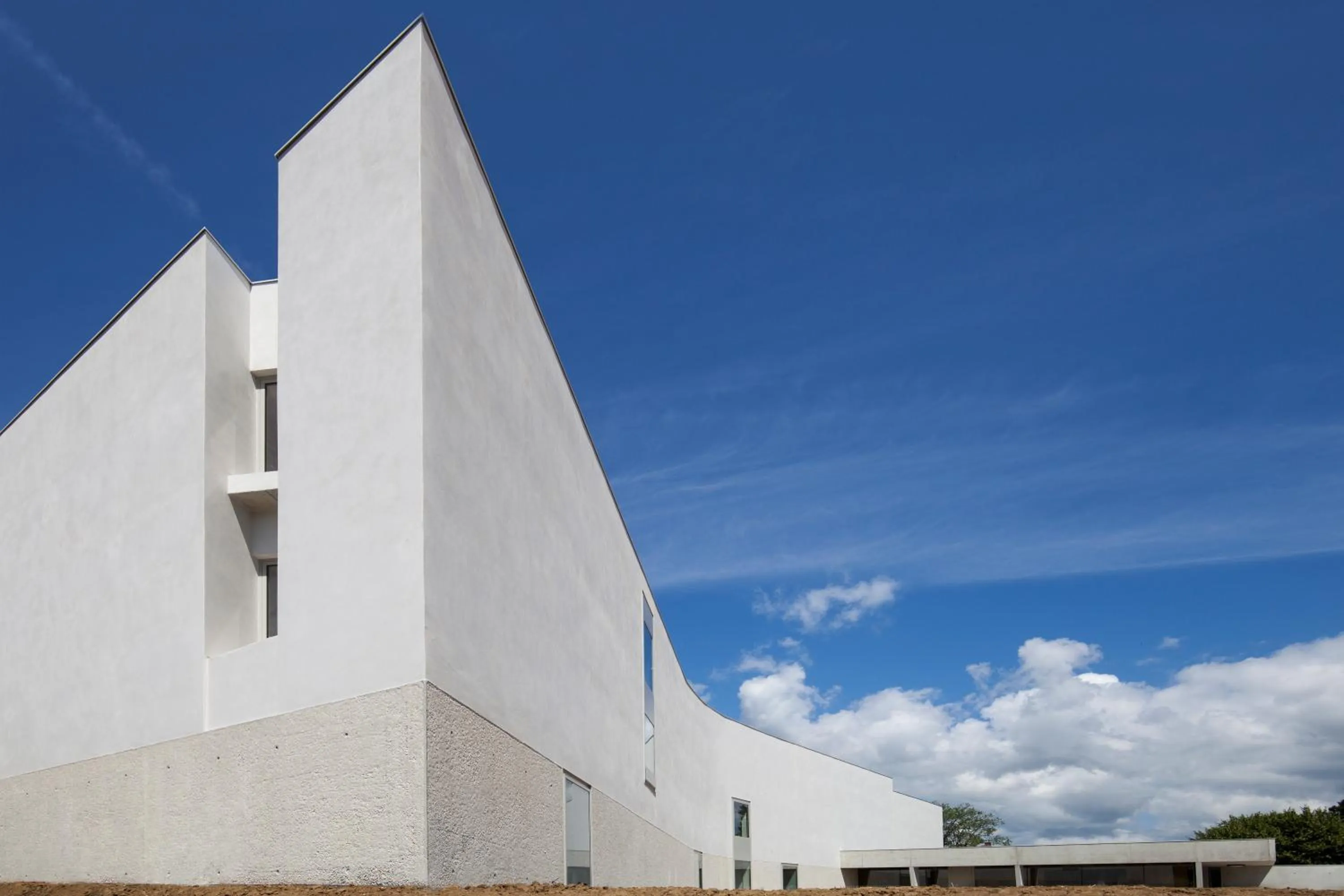 Property building in Best Western Plus Hotel Divona Cahors