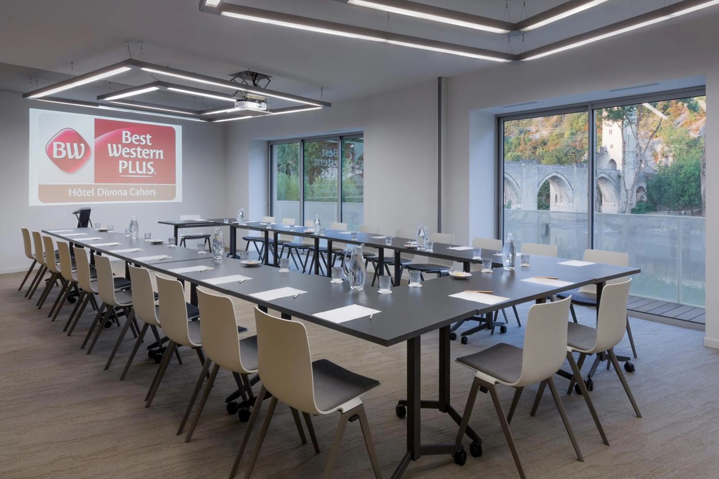 Day in Best Western Plus Hotel Divona Cahors