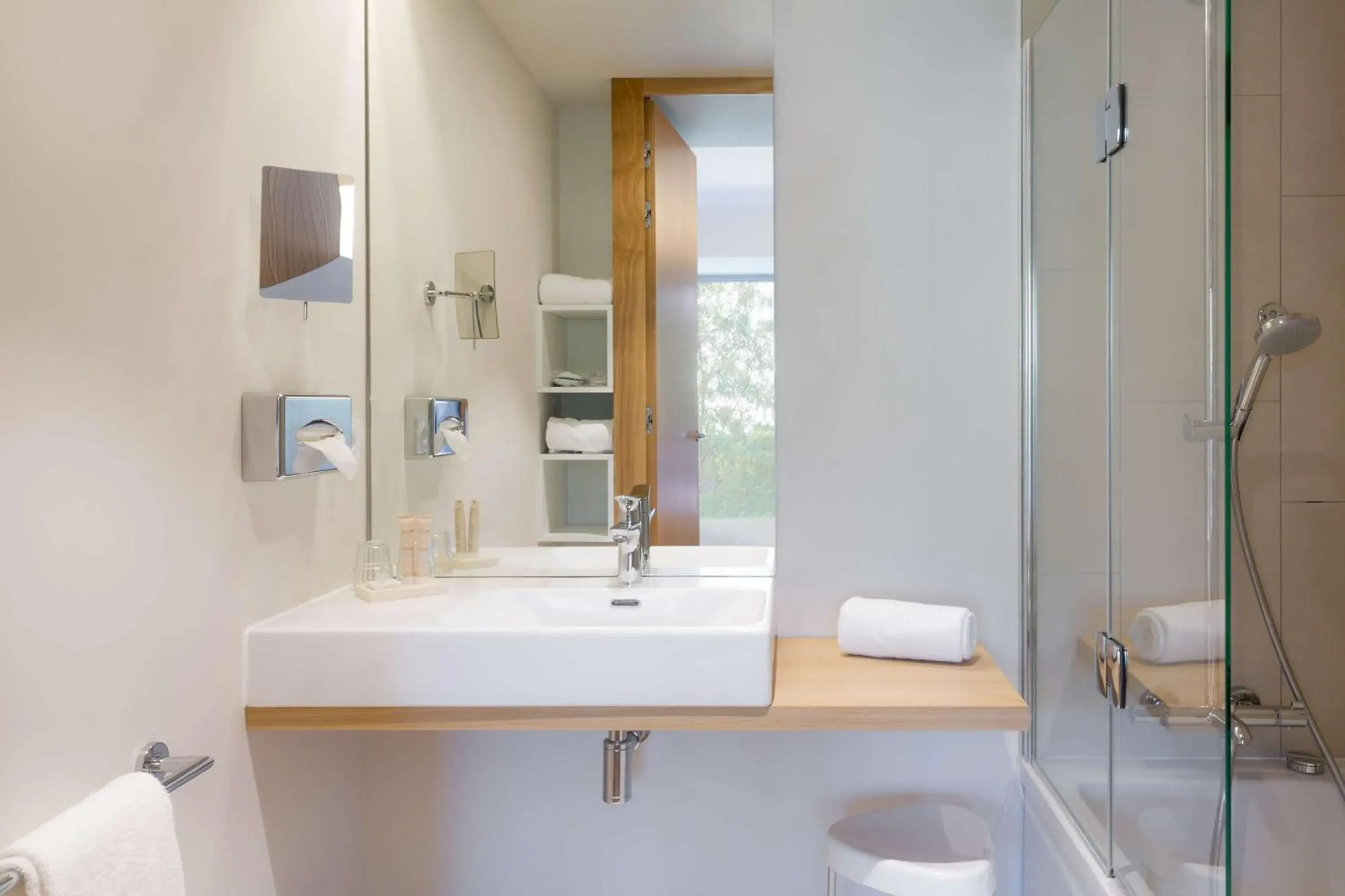 Superior King Room - Non-Smoking in Best Western Plus Hotel Divona Cahors Superior King Room - Non-Smoking in Best Western Plus Hotel Divona Cahors