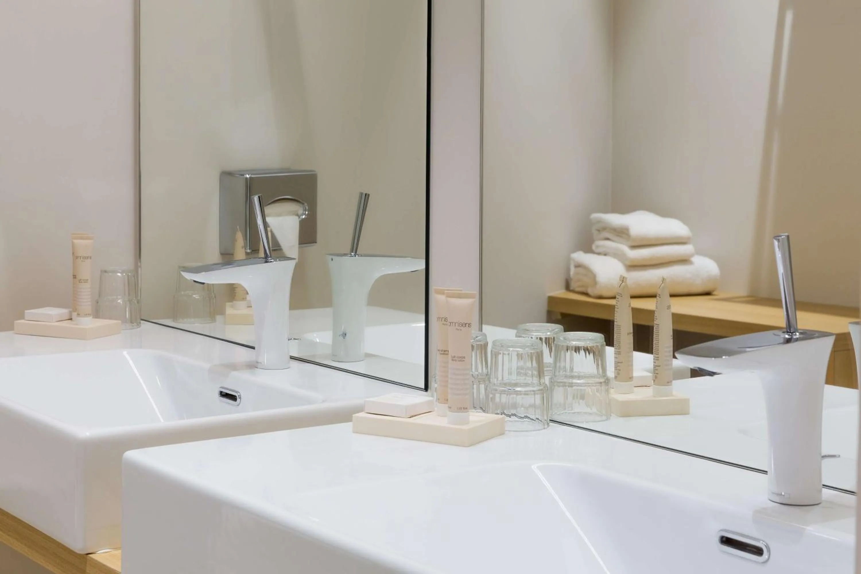 Photo of the whole room in Best Western Plus Hotel Divona Cahors