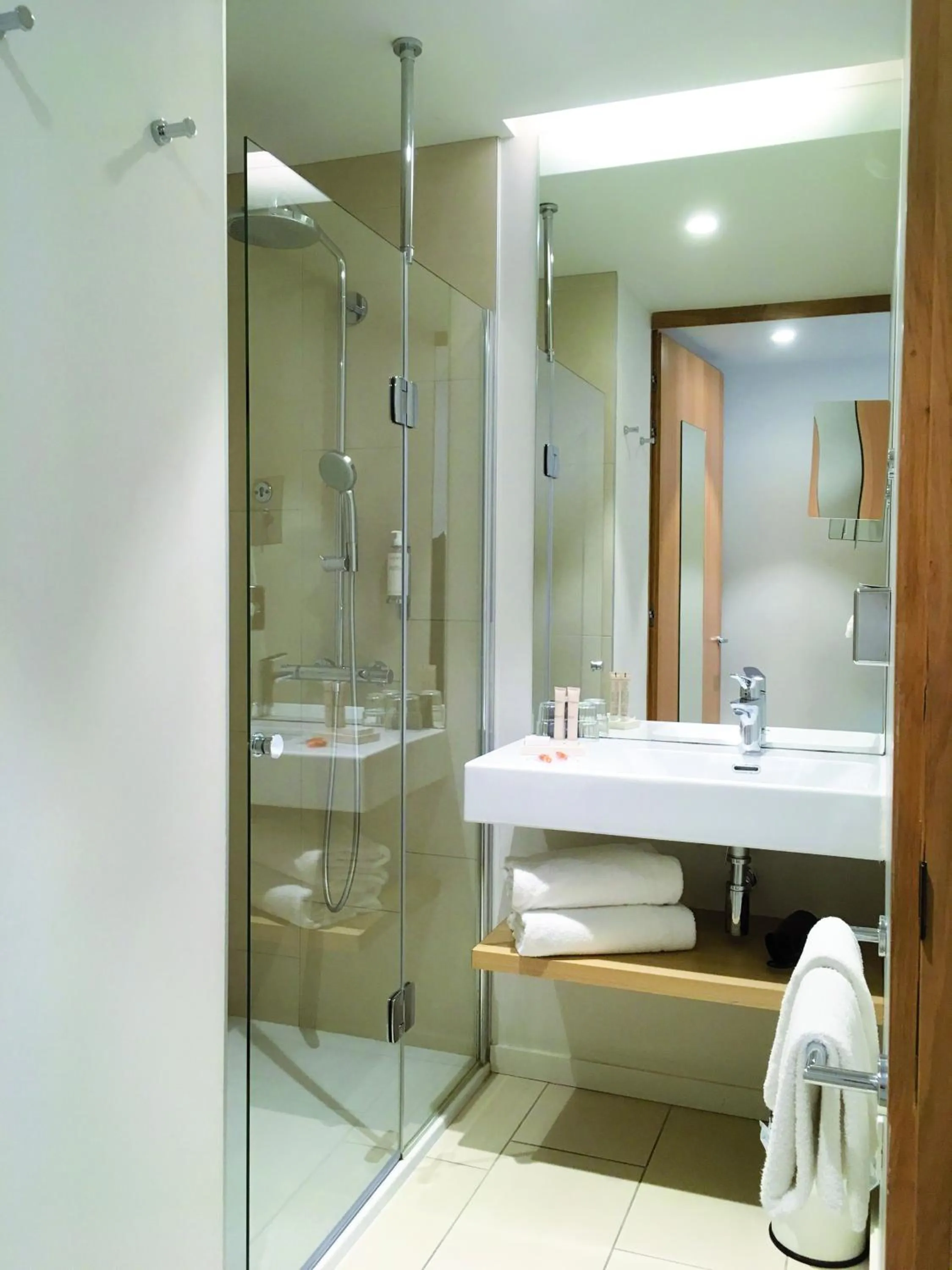 Bathroom in Best Western Plus Hotel Divona Cahors