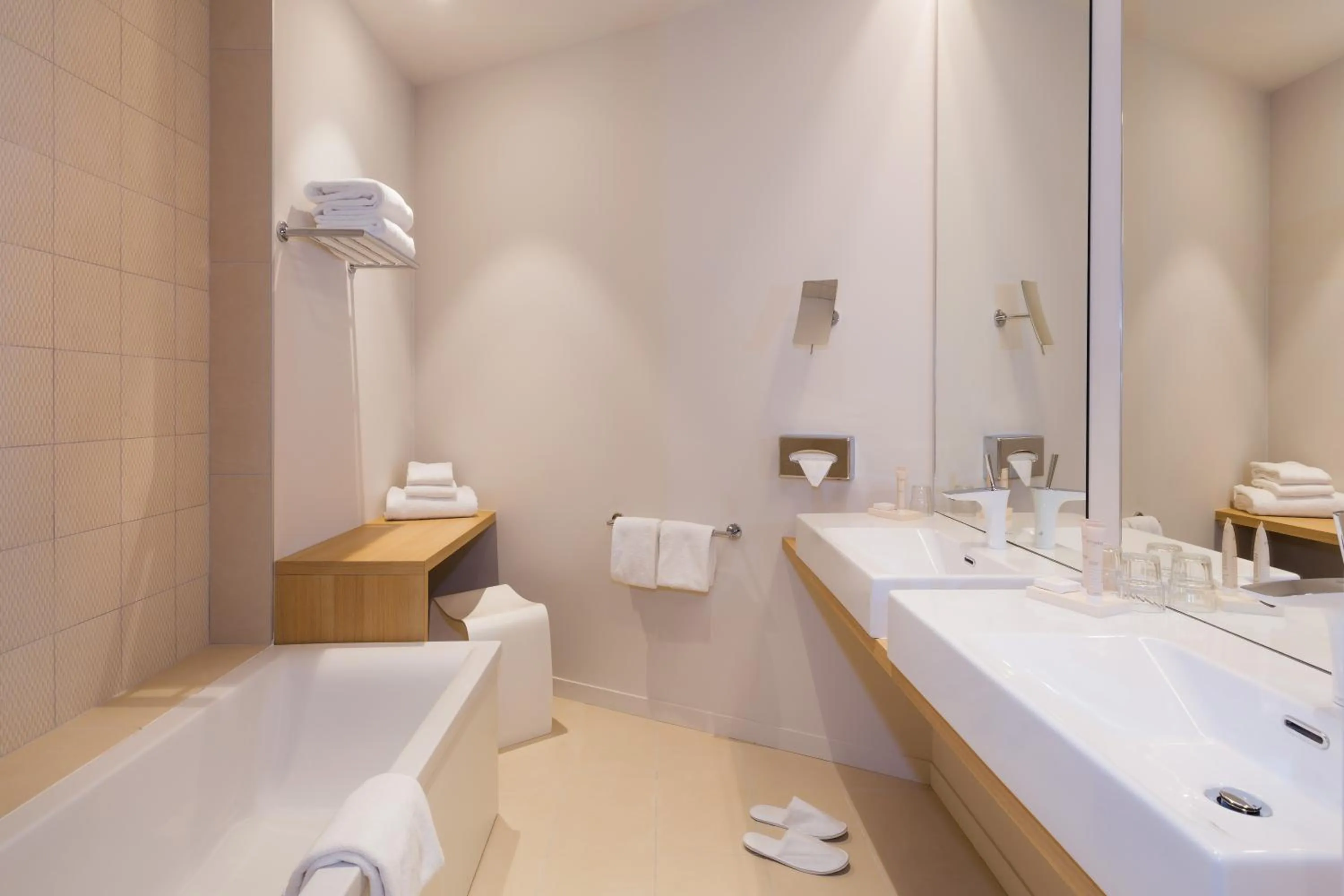 Bathroom in Best Western Plus Hotel Divona Cahors