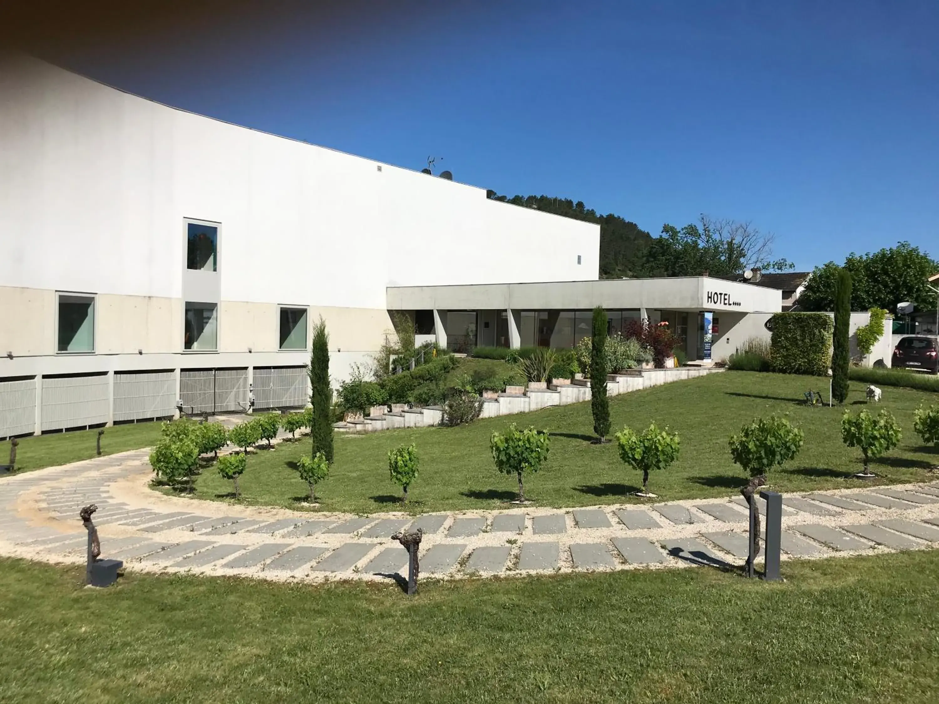 Property building in Best Western Plus Hotel Divona Cahors Property building in Best Western Plus Hotel Divona Cahors