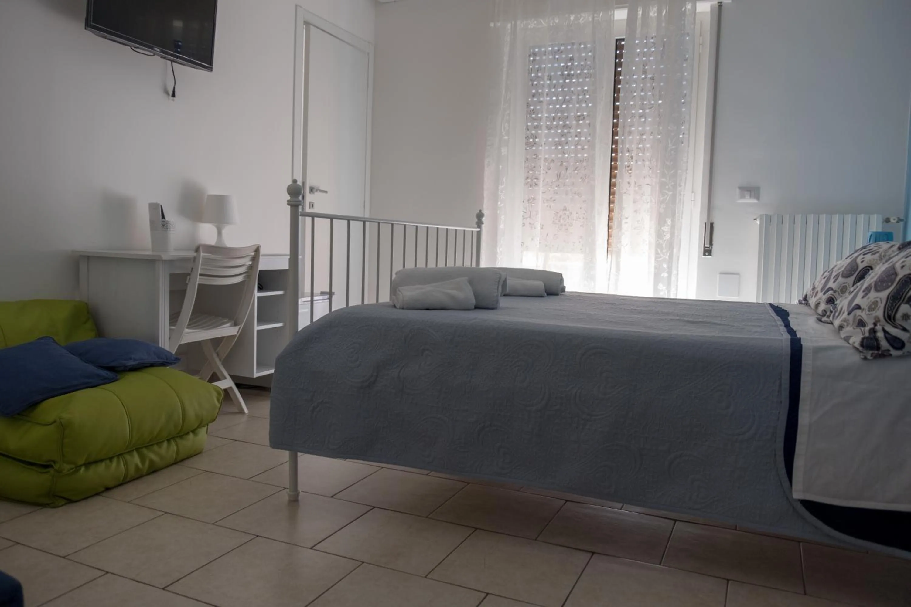 Photo of the whole room, Bed in My Room in Trani