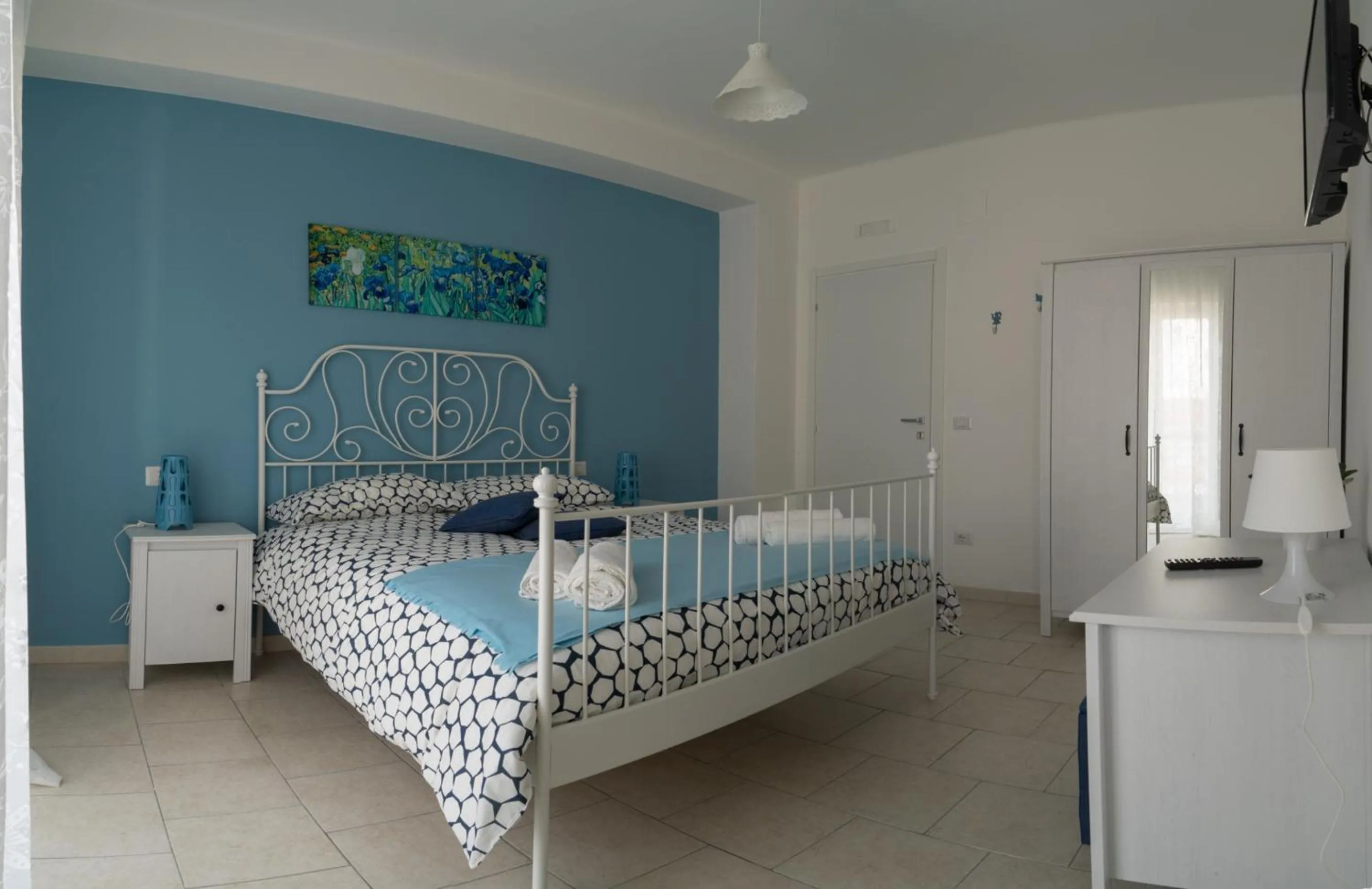 Photo of the whole room, Bed in My Room in Trani