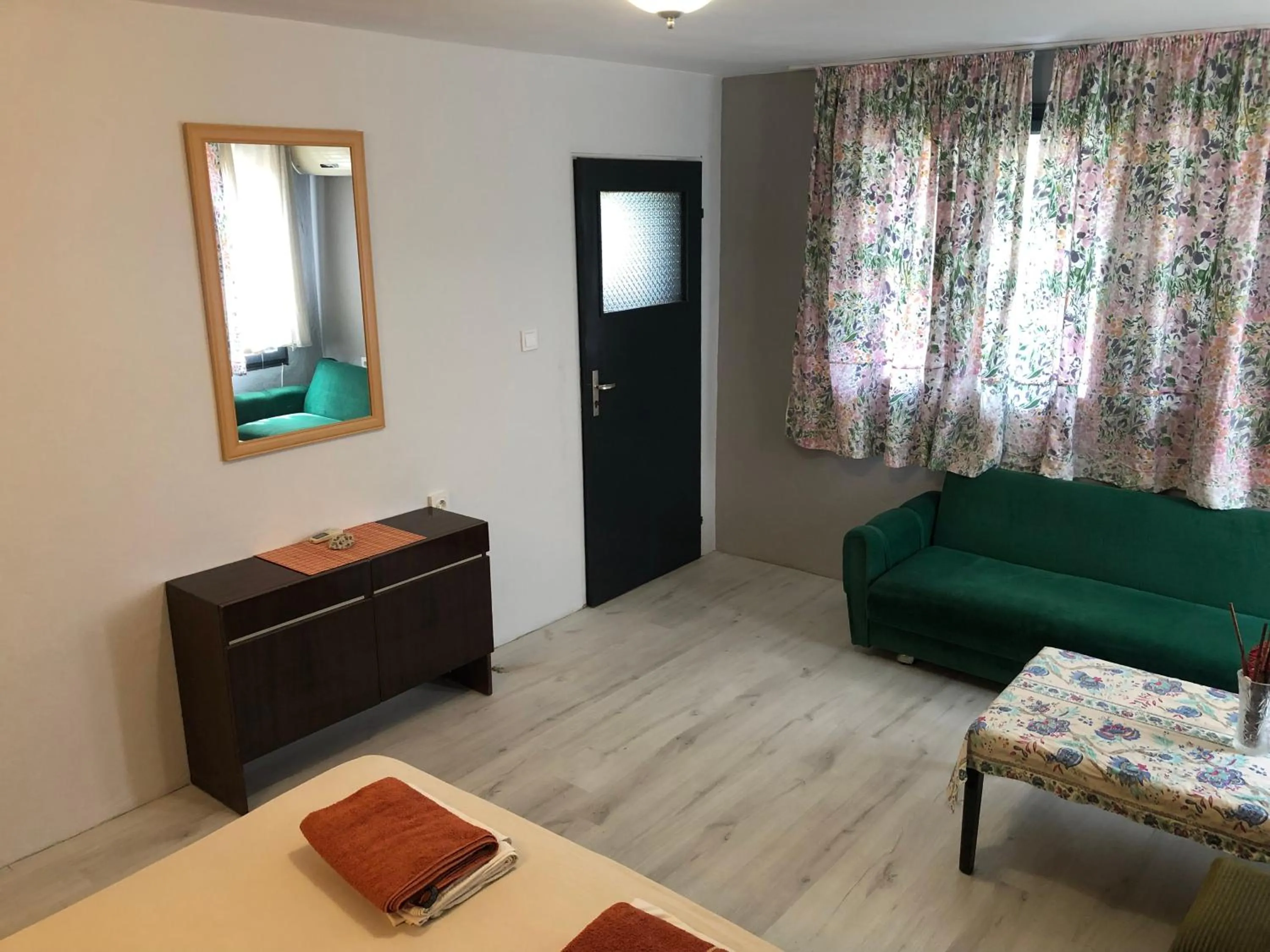 Living room, Bed in SURF House Villa Rose I Po3a l