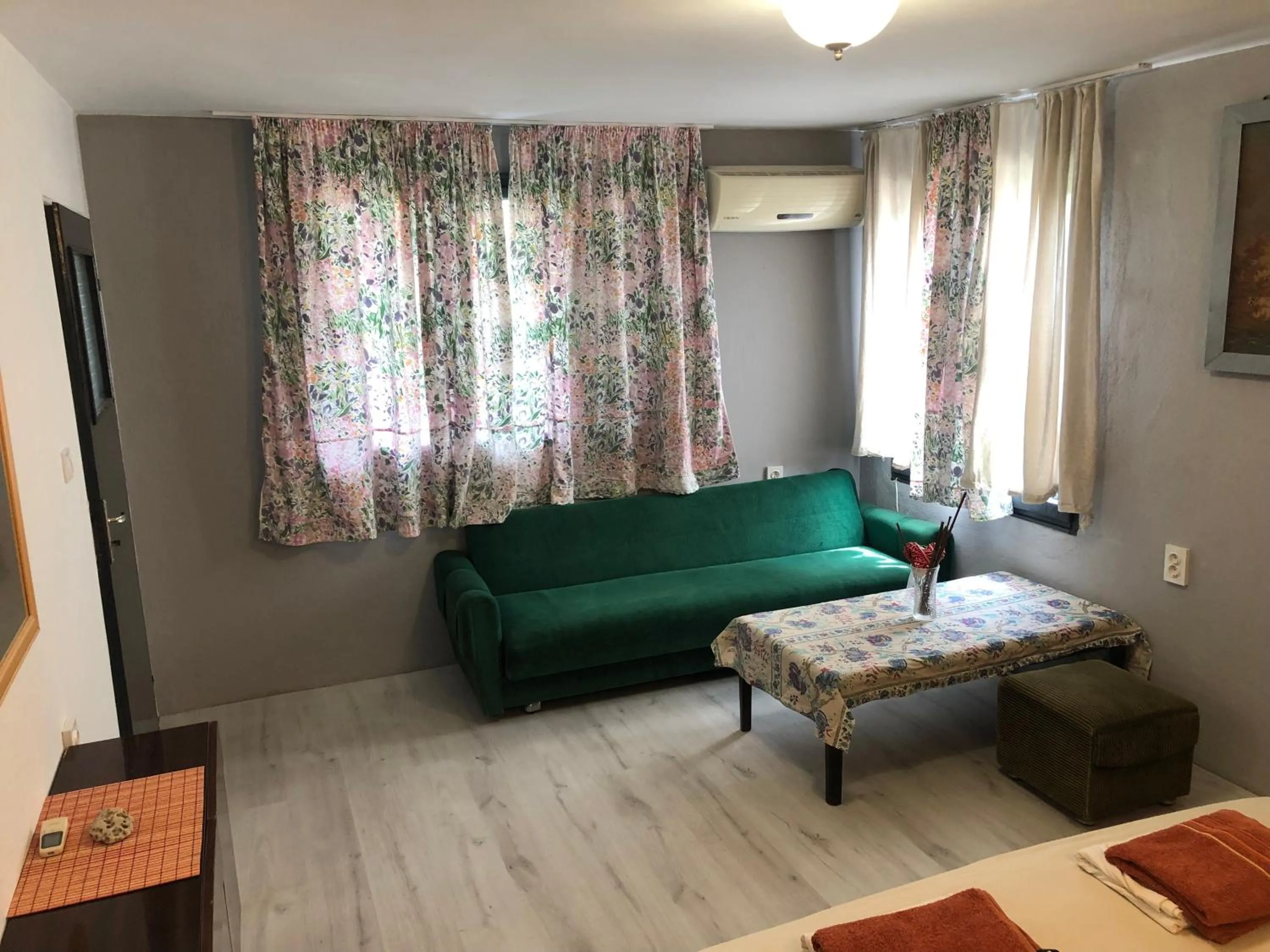 Living room, Bed in SURF House Villa Rose I Po3a l