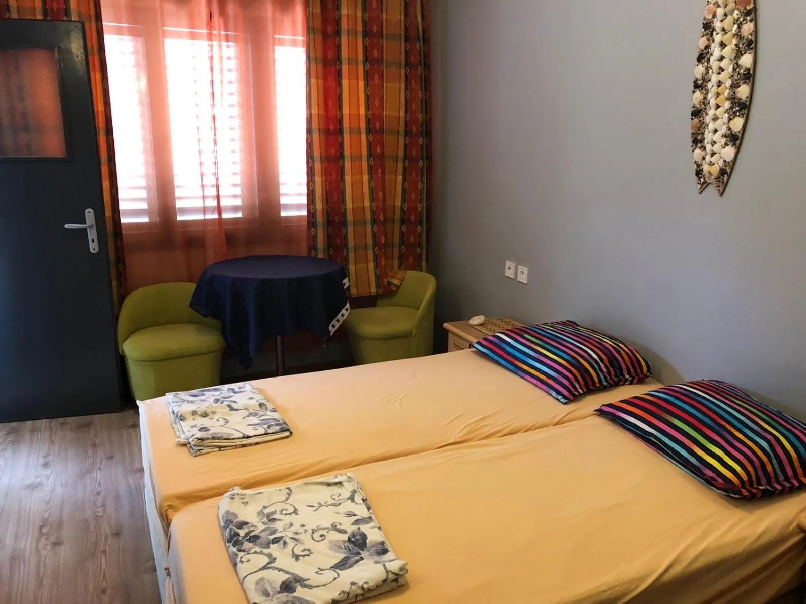 Seating area, Bed in SURF House Villa Rose I Po3a l