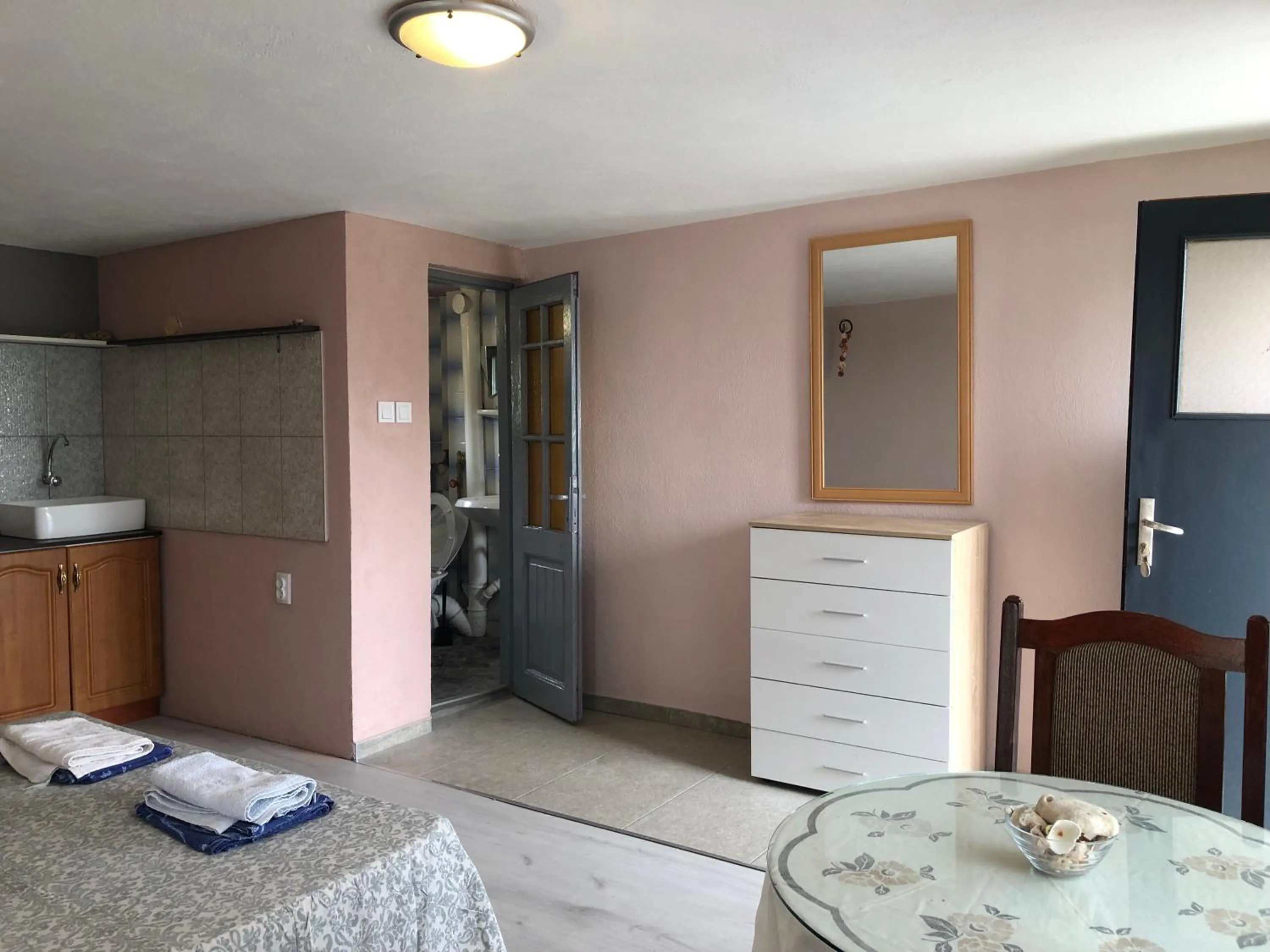 Photo of the whole room in SURF House Villa Rose I Po3a l