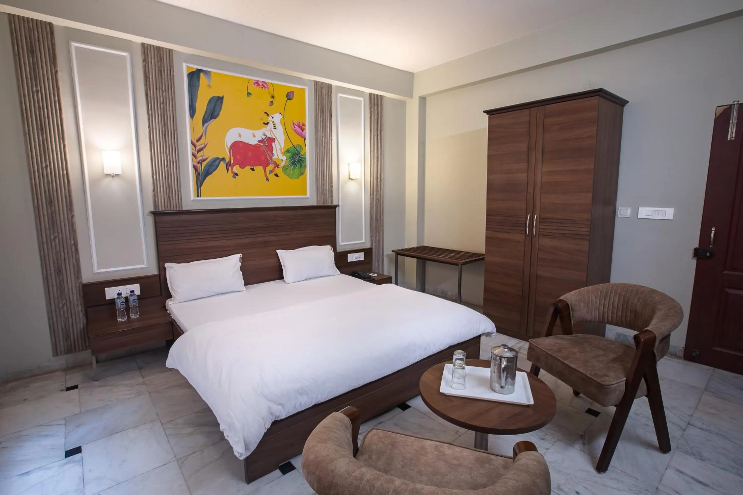 Bed in Hotel Bhakti Dhama