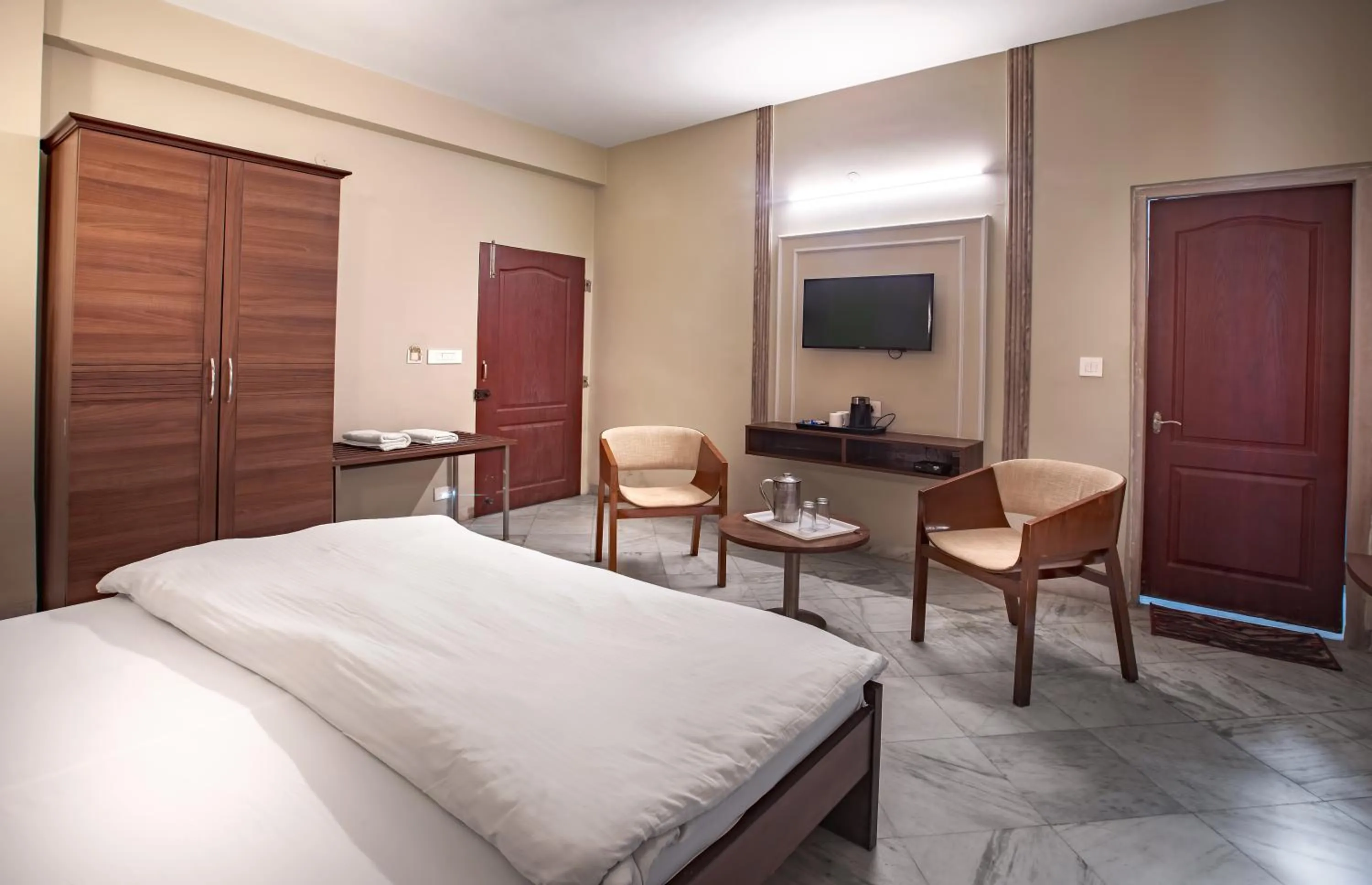 Bed in Hotel Bhakti Dhama