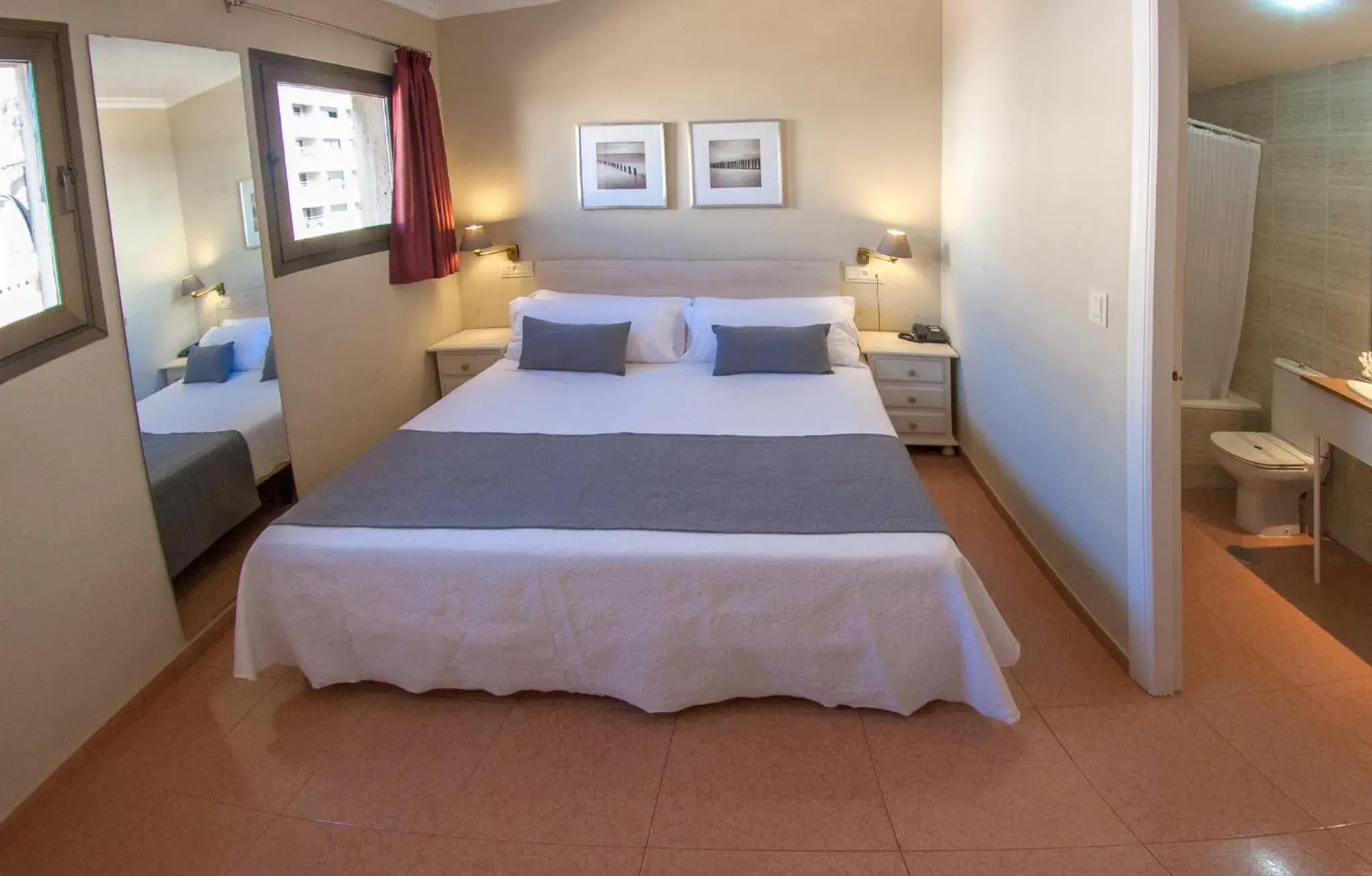 Bed in Apartahotel Aguadulce Bed in Apartahotel Aguadulce