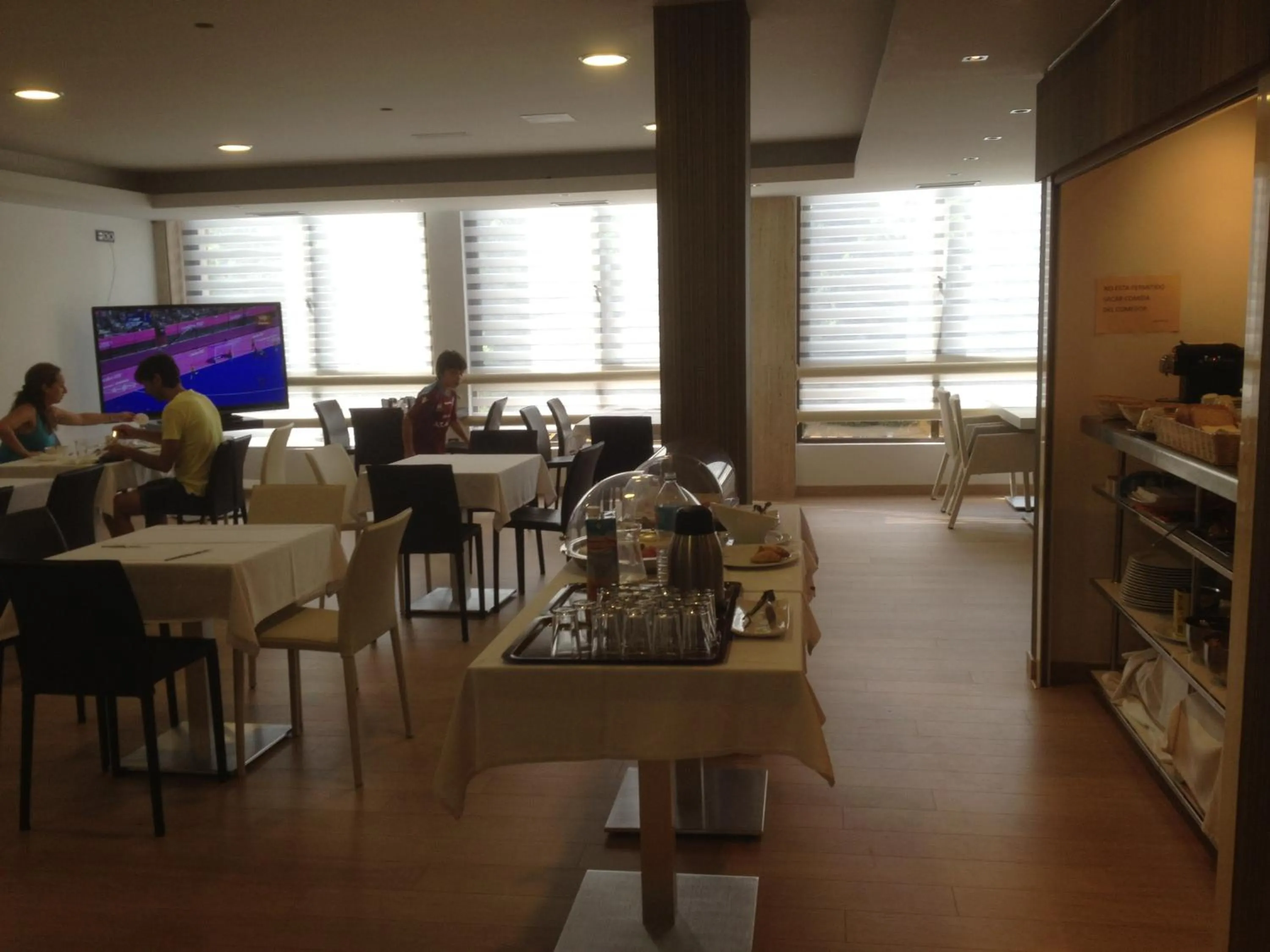 Restaurant/places to eat in Apartahotel Aguadulce