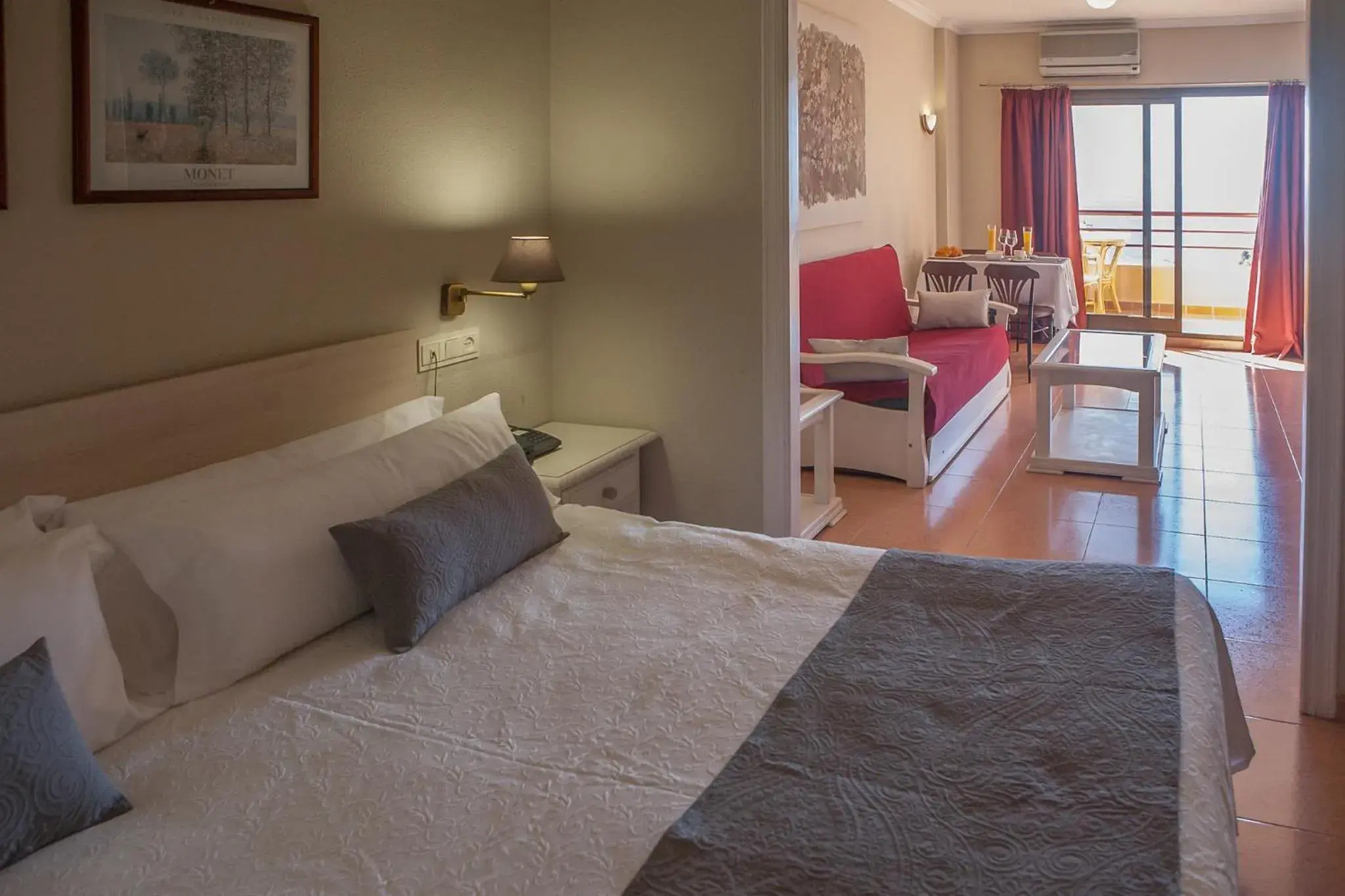 Bed in Apartahotel Aguadulce Bed in Apartahotel Aguadulce