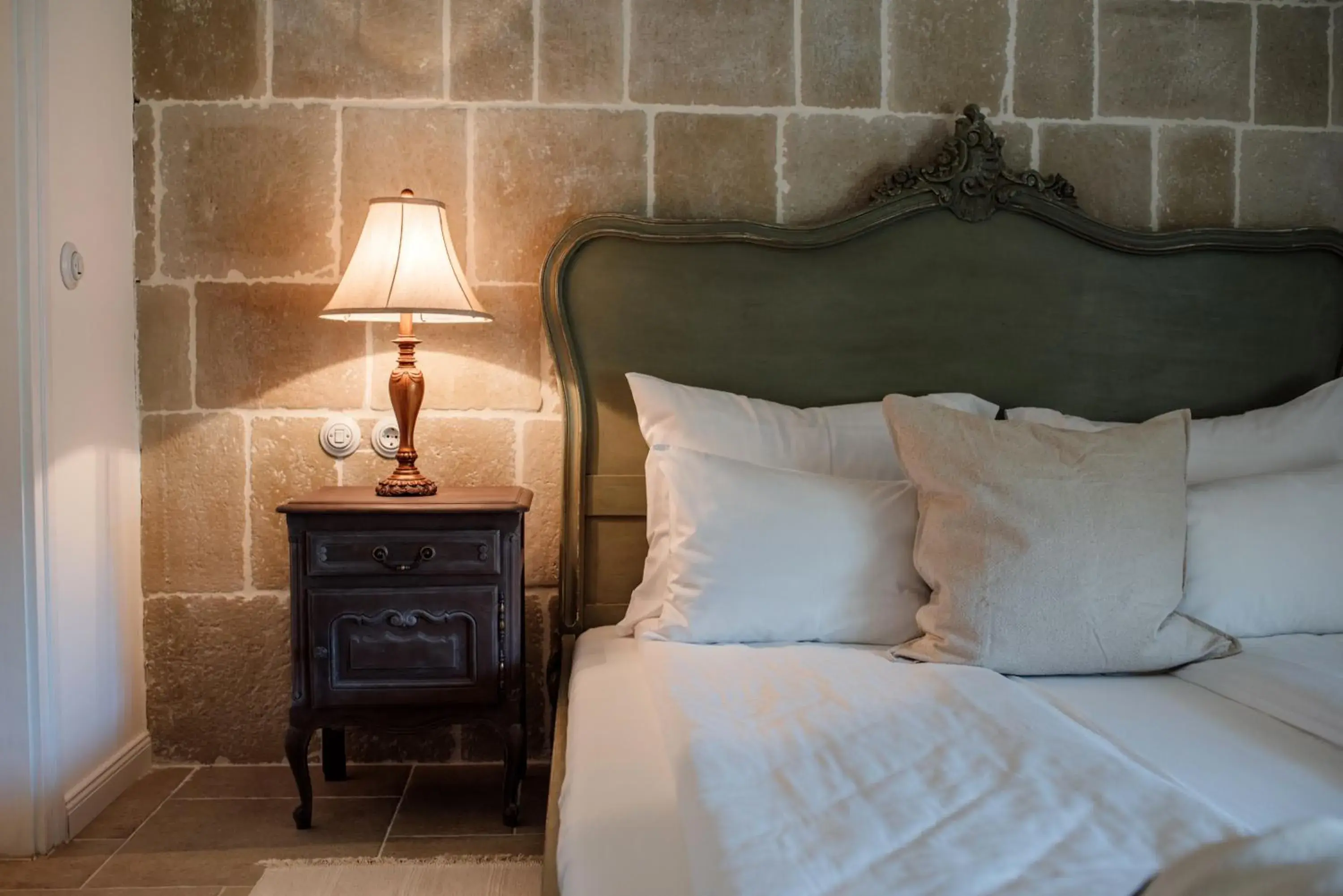 Standard Queen Room in Hazai Provence Standard Queen Room in Hazai Provence