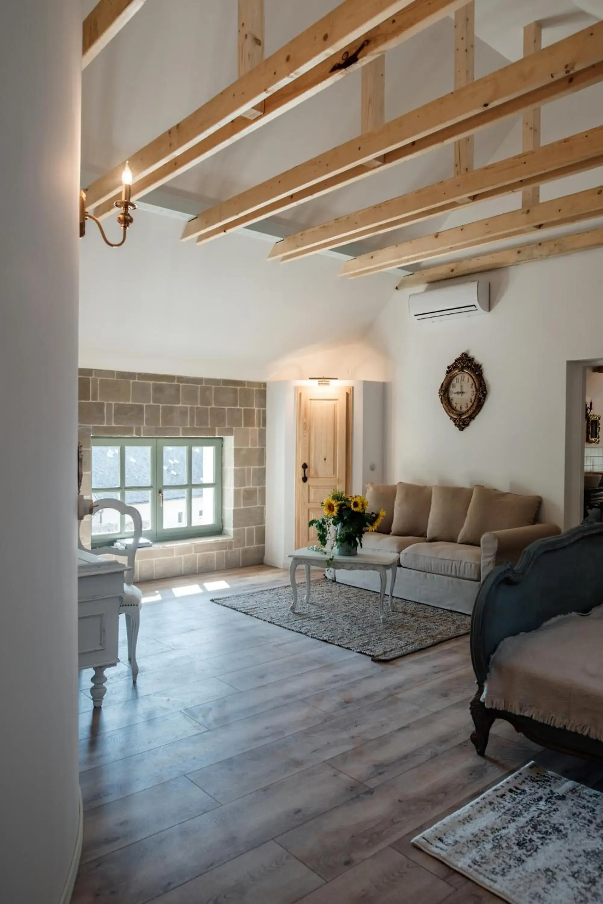 Family Room with Bath in Hazai Provence Family Room with Bath in Hazai Provence