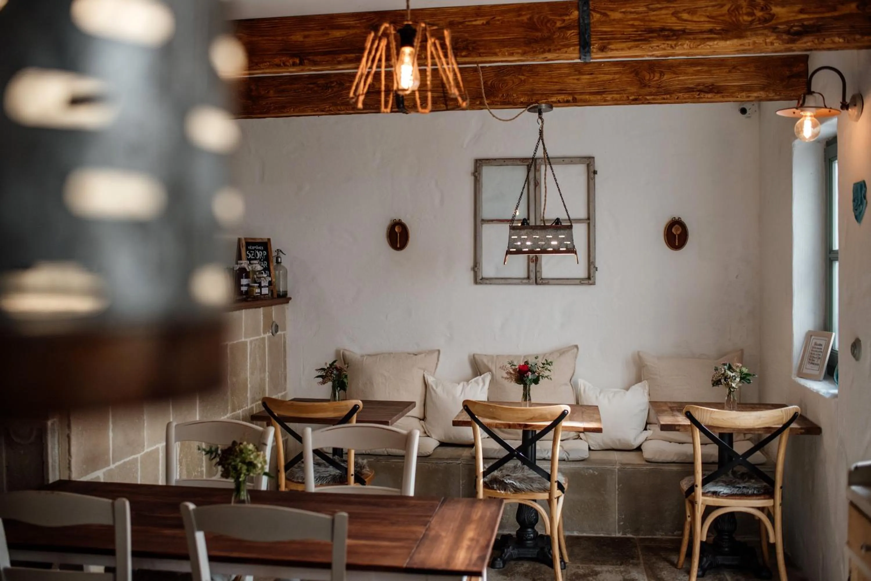 Restaurant/places to eat in Hazai Provence