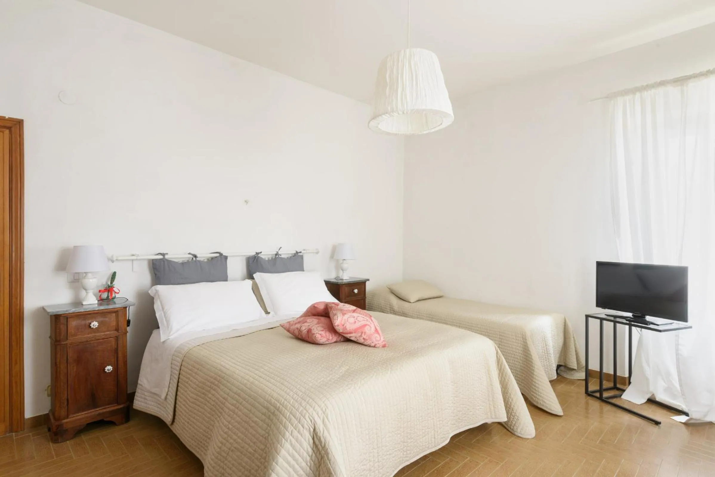 Bedroom, Bed in Un Petit Paradis