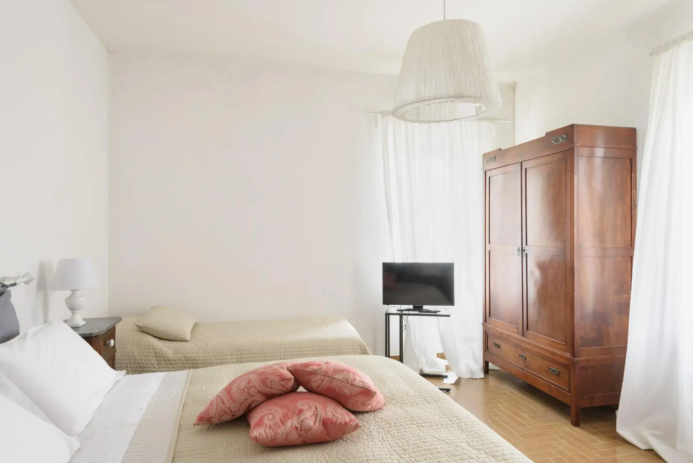 Bedroom, Bed in Un Petit Paradis Bedroom, Bed in Un Petit Paradis