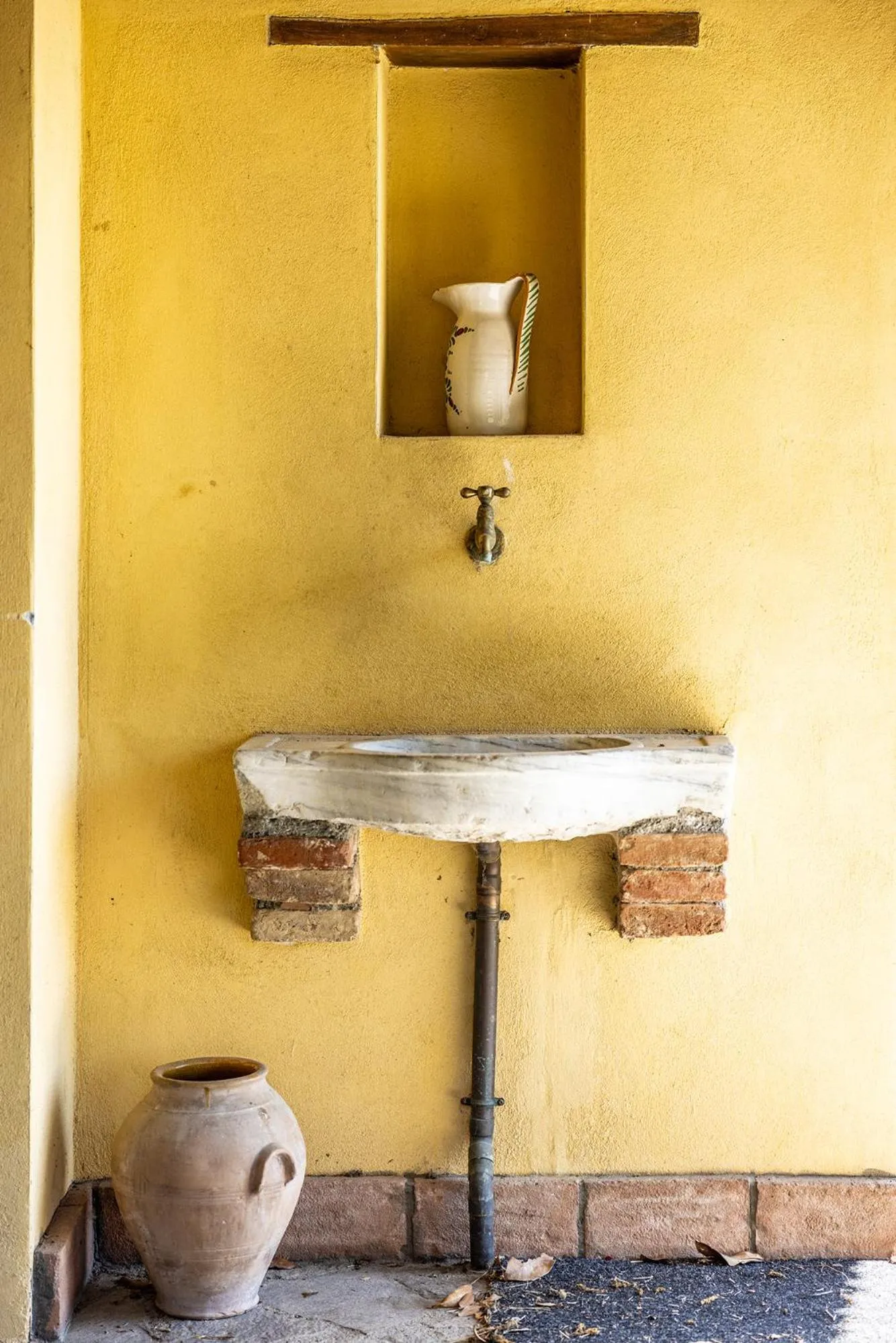 Property building in Un Petit Paradis