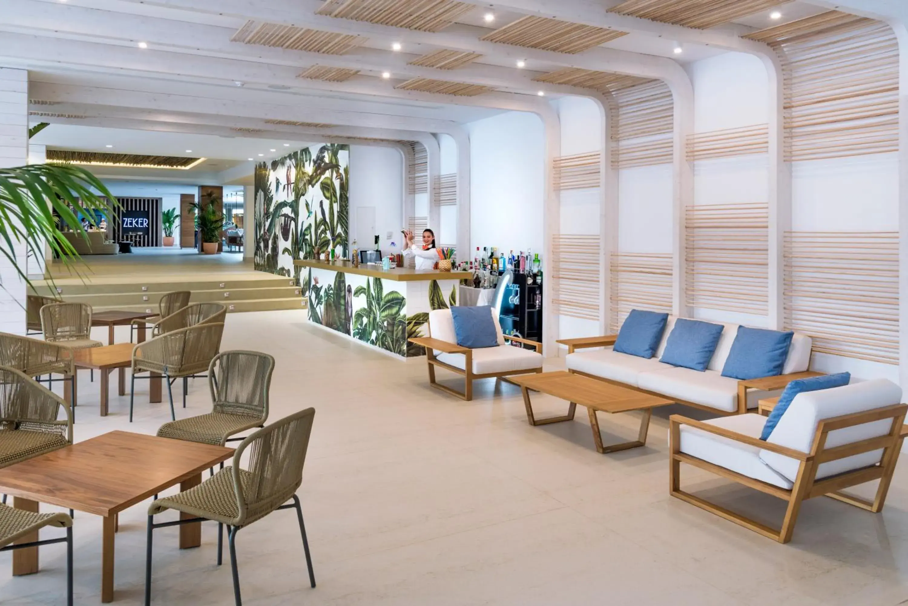 Lounge or bar in Mediterraneo Bay Hotel & Resort Lounge or bar in Mediterraneo Bay Hotel & Resort