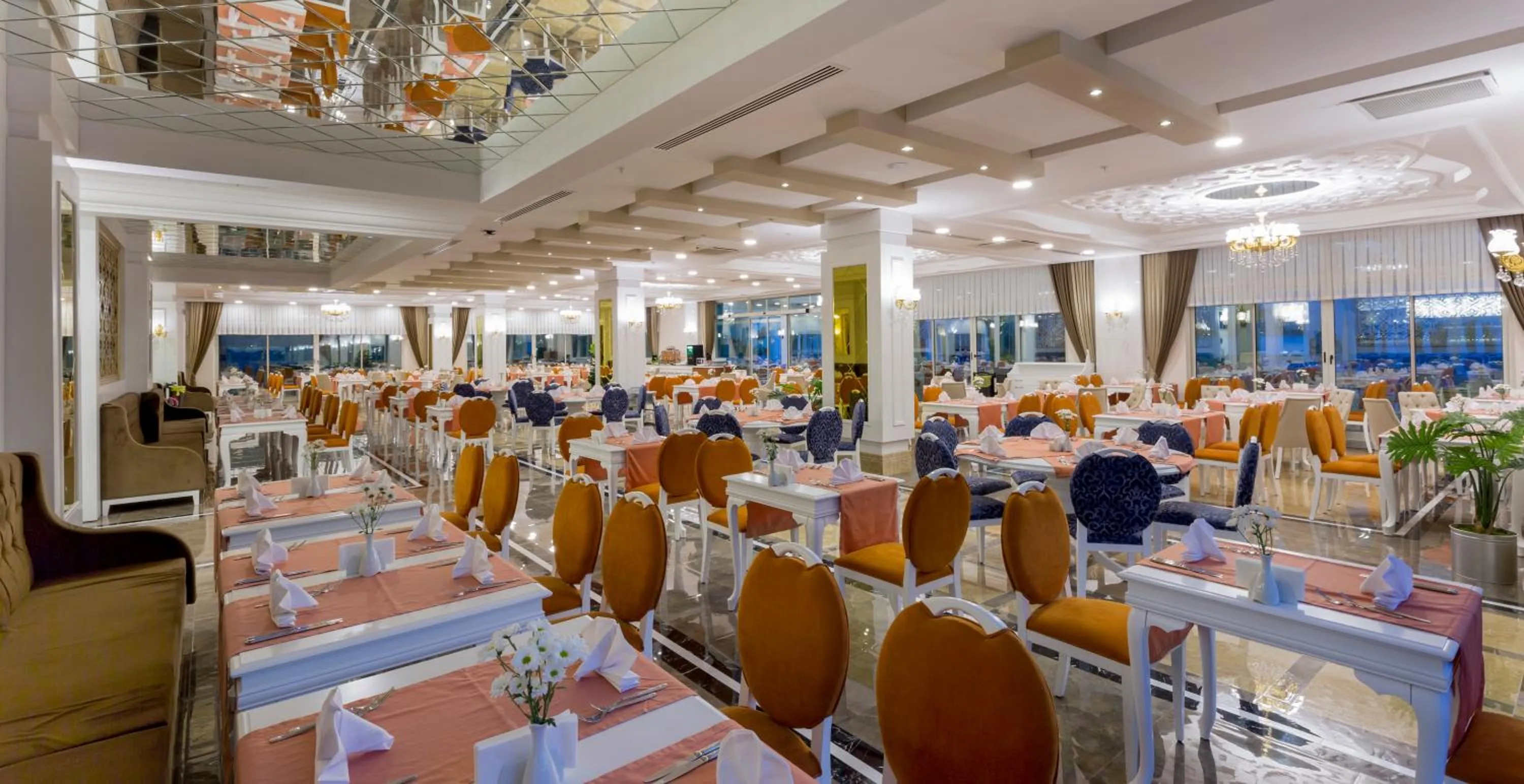 Restaurant/places to eat in Side Royal Palace