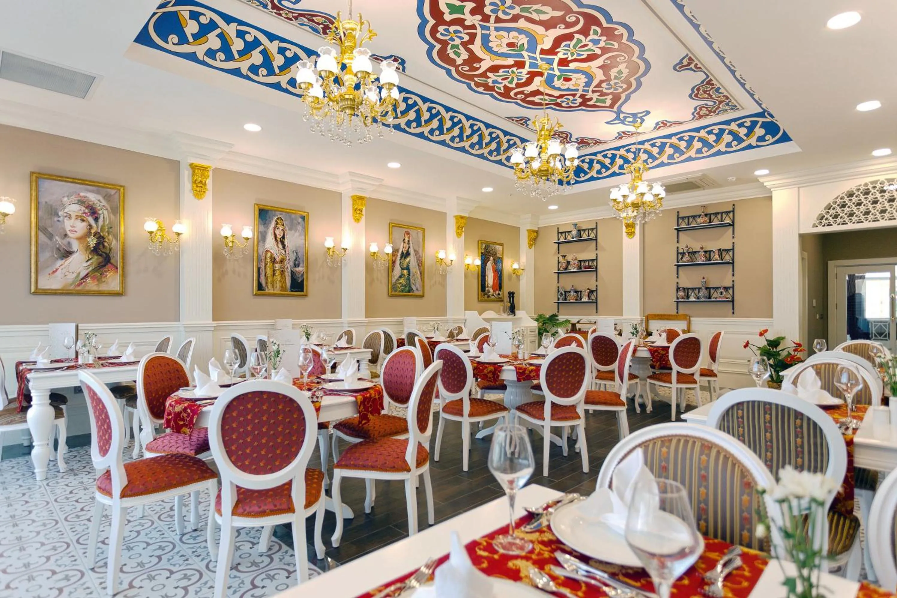 Restaurant/places to eat in Side Royal Palace